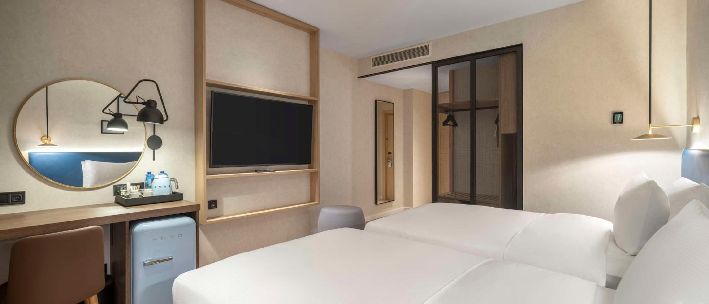 Twin Room - Photo 2