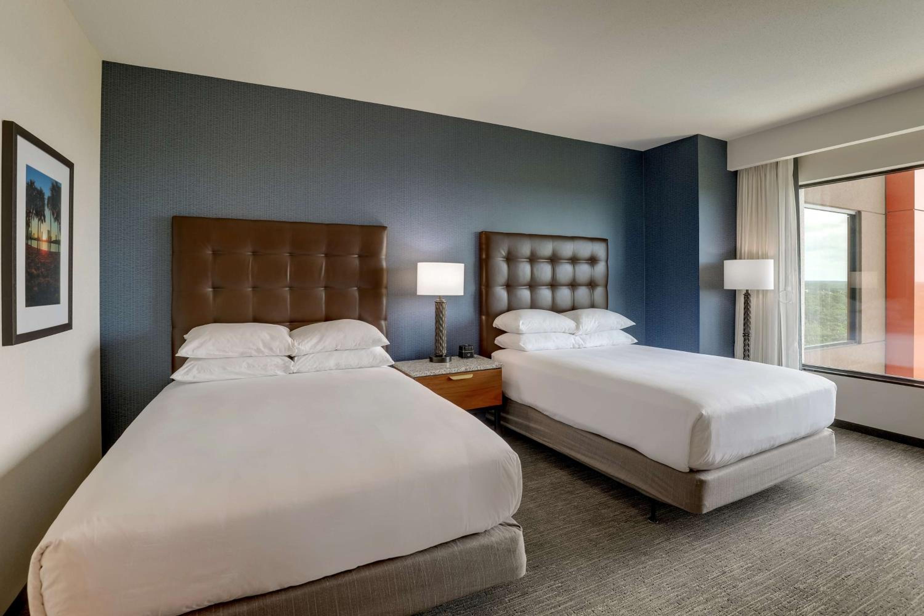 Deluxe Queen Room with Two Queen Beds photo 2