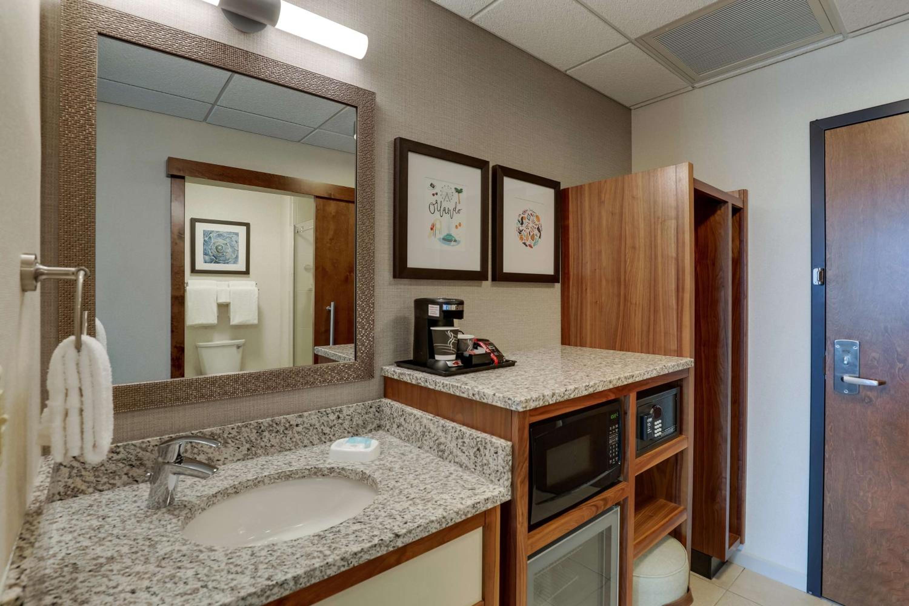 Deluxe Queen Room with Two Queen Beds and Sofa Bed - Terrace, Nightly views of area fireworks photo 3