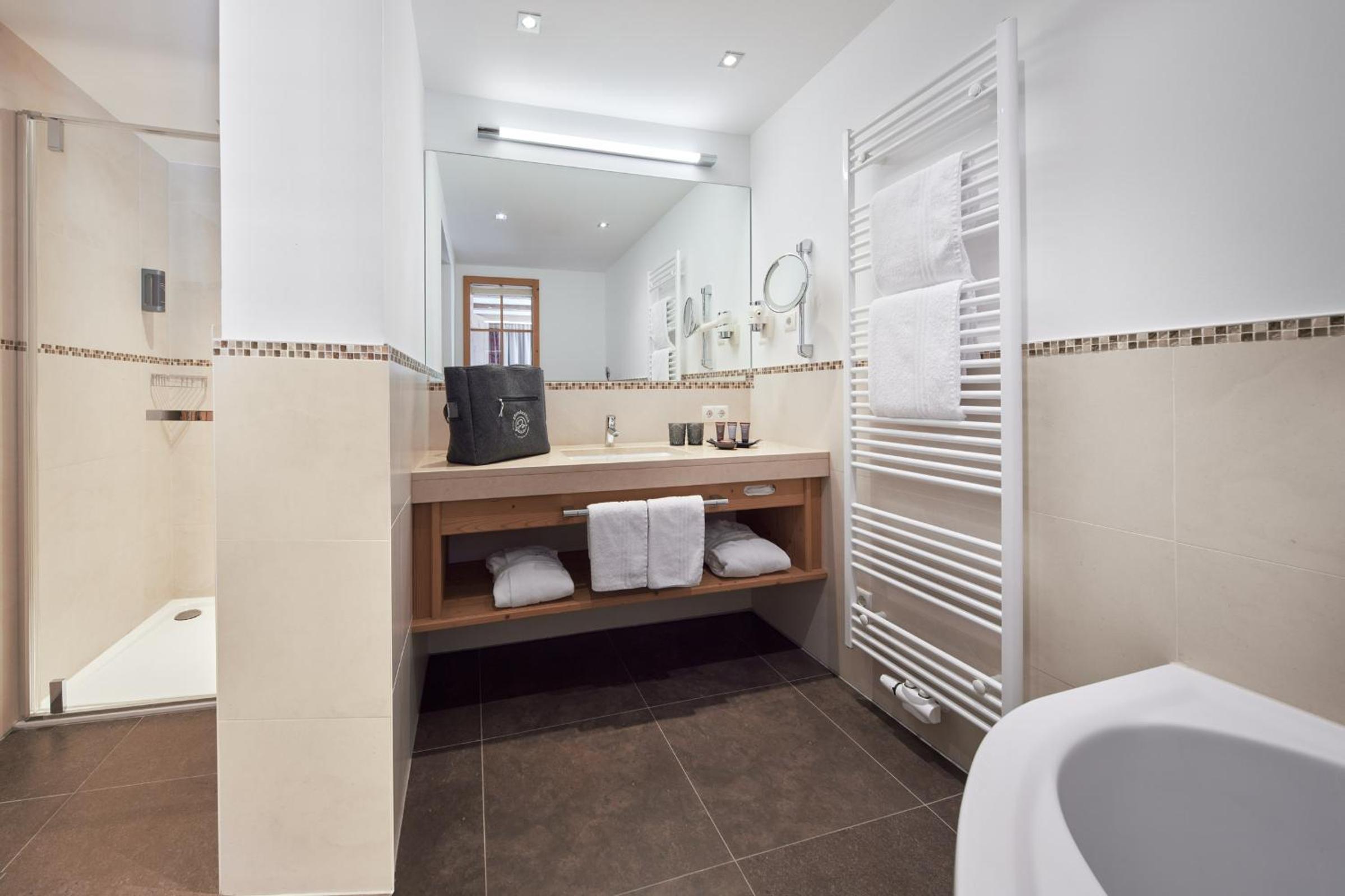 Two-Bedroom Suite - Photo 4
