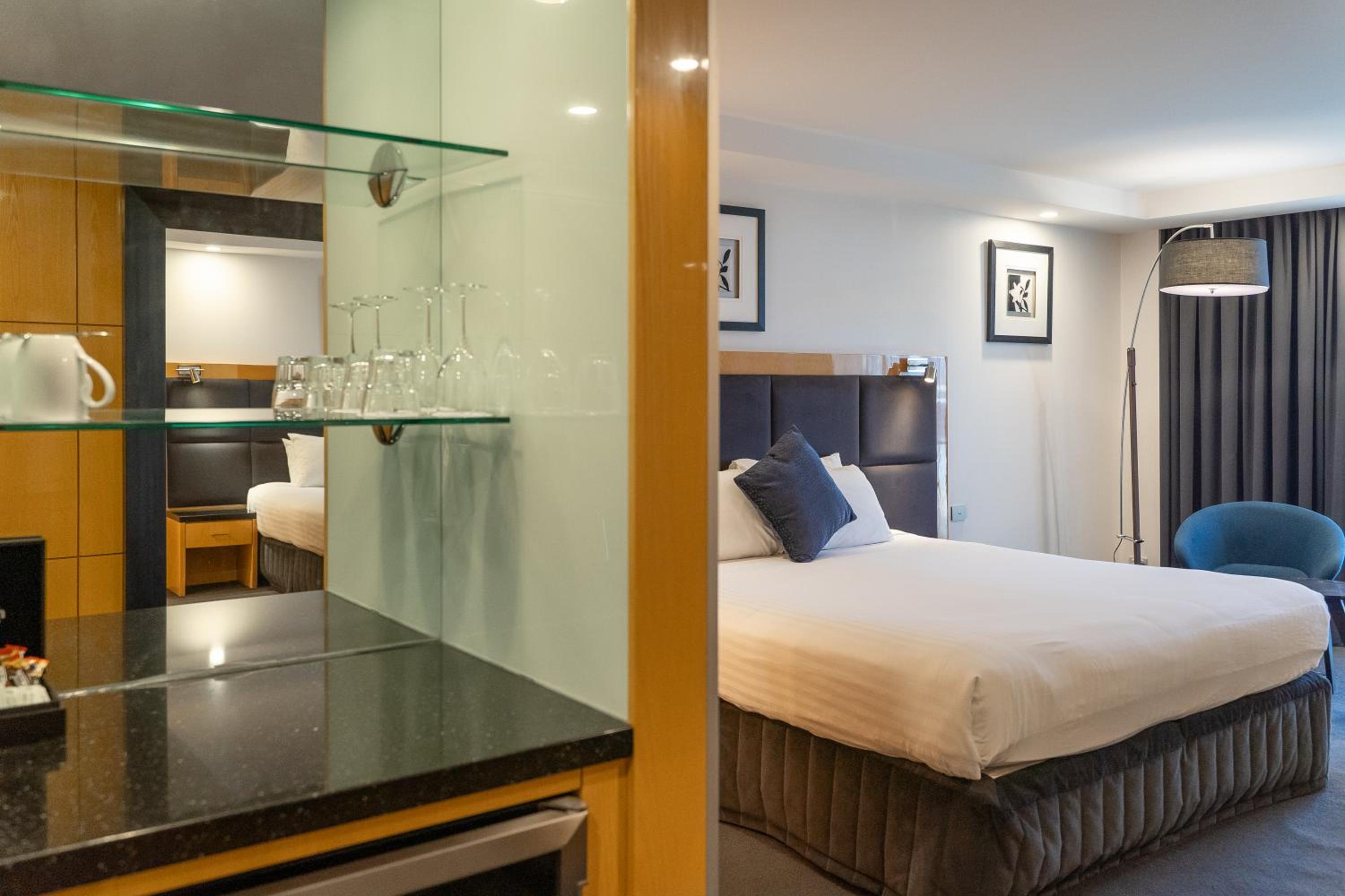 Superior King Room - Photo 5