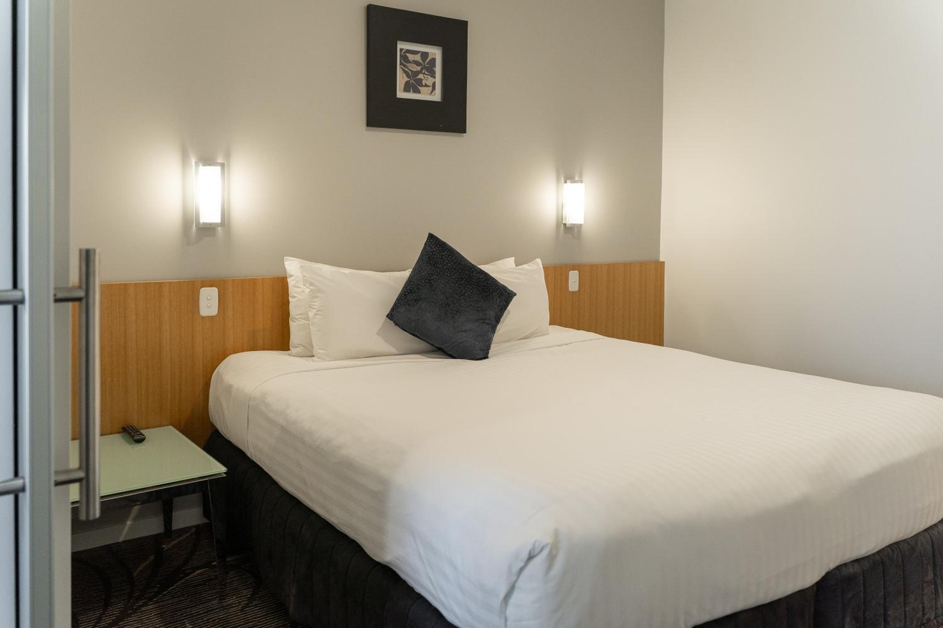 Deluxe King Room - Photo 5