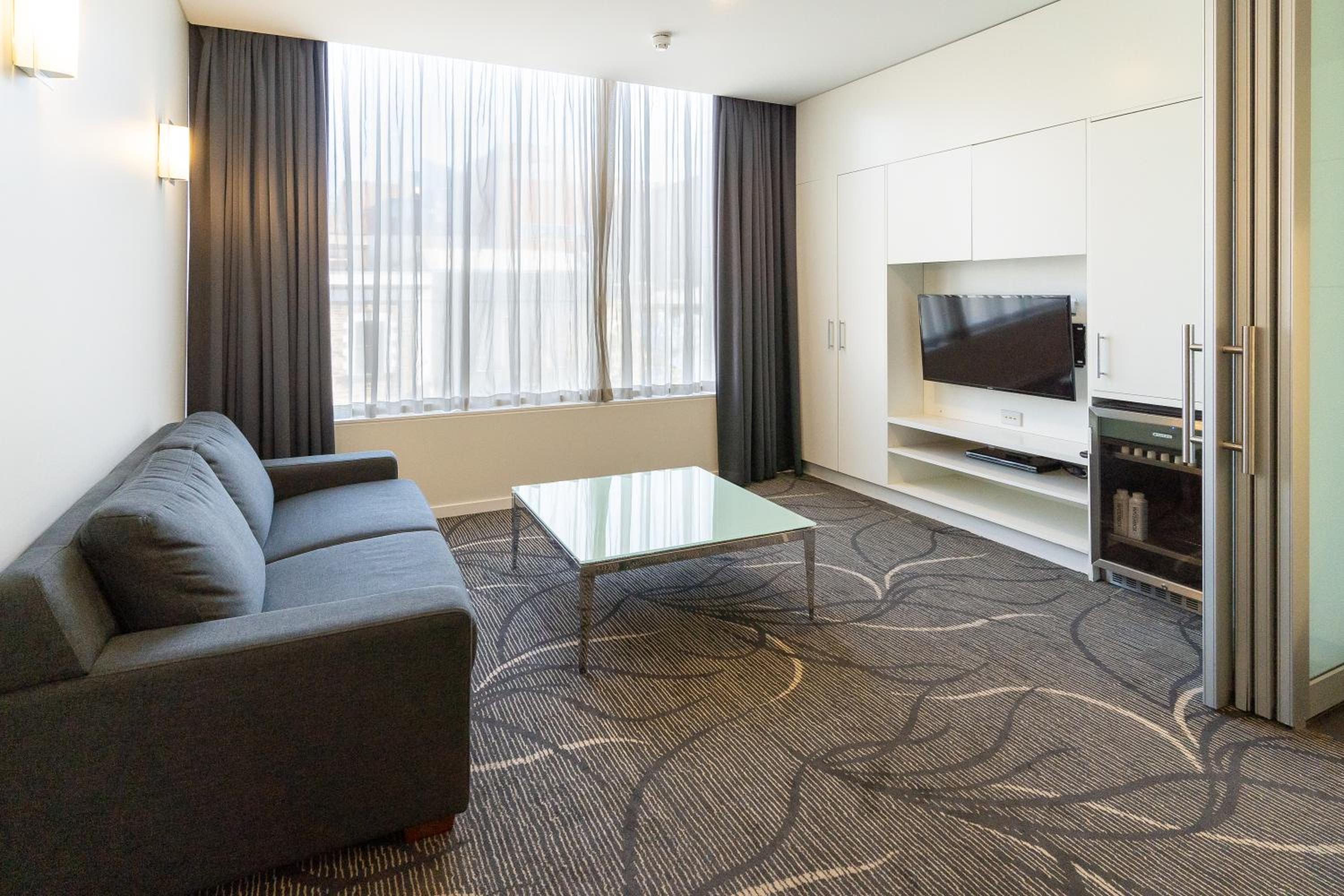 Deluxe King Suite - Photo 3