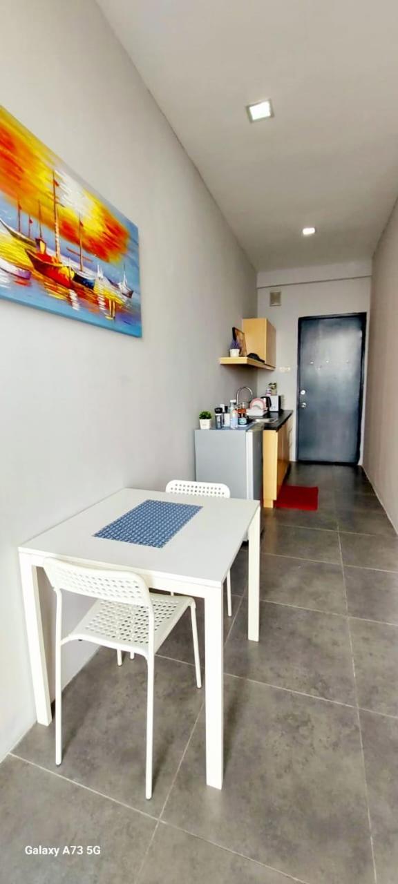 Deluxe Studio