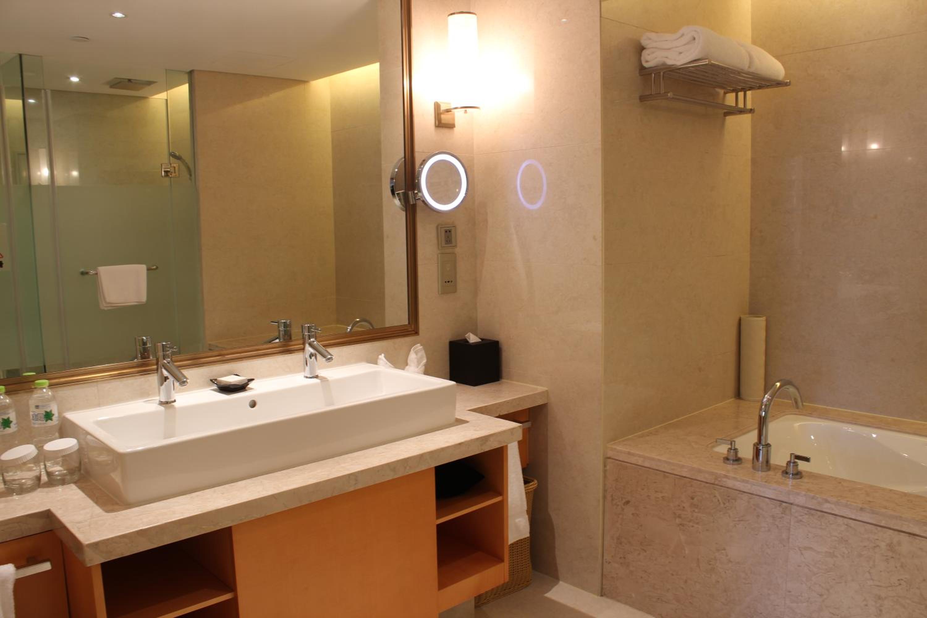 Twin Room with River View - Photo 4