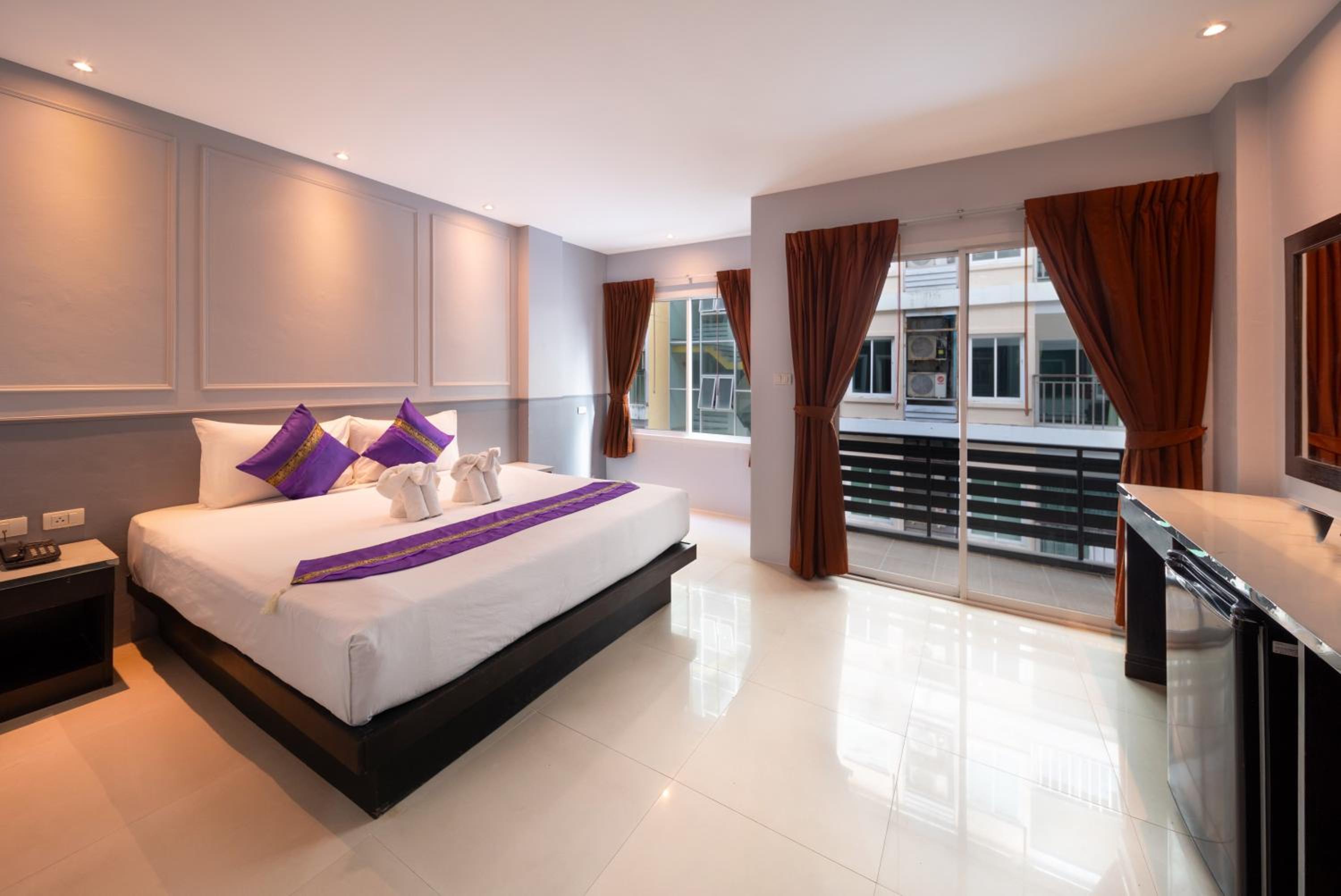 Deluxe Room - Photo 9