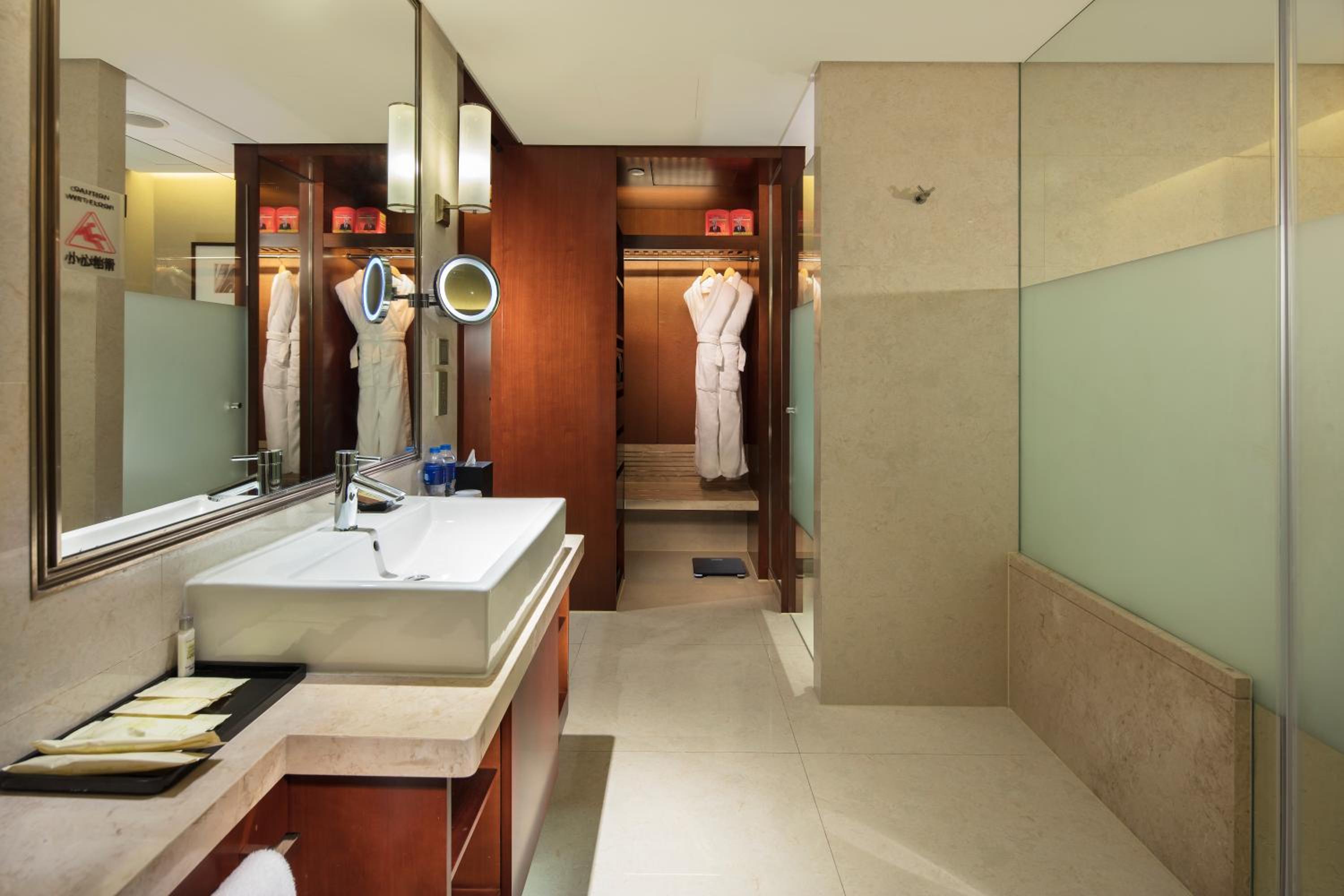 Twin Room with River View - Photo 3