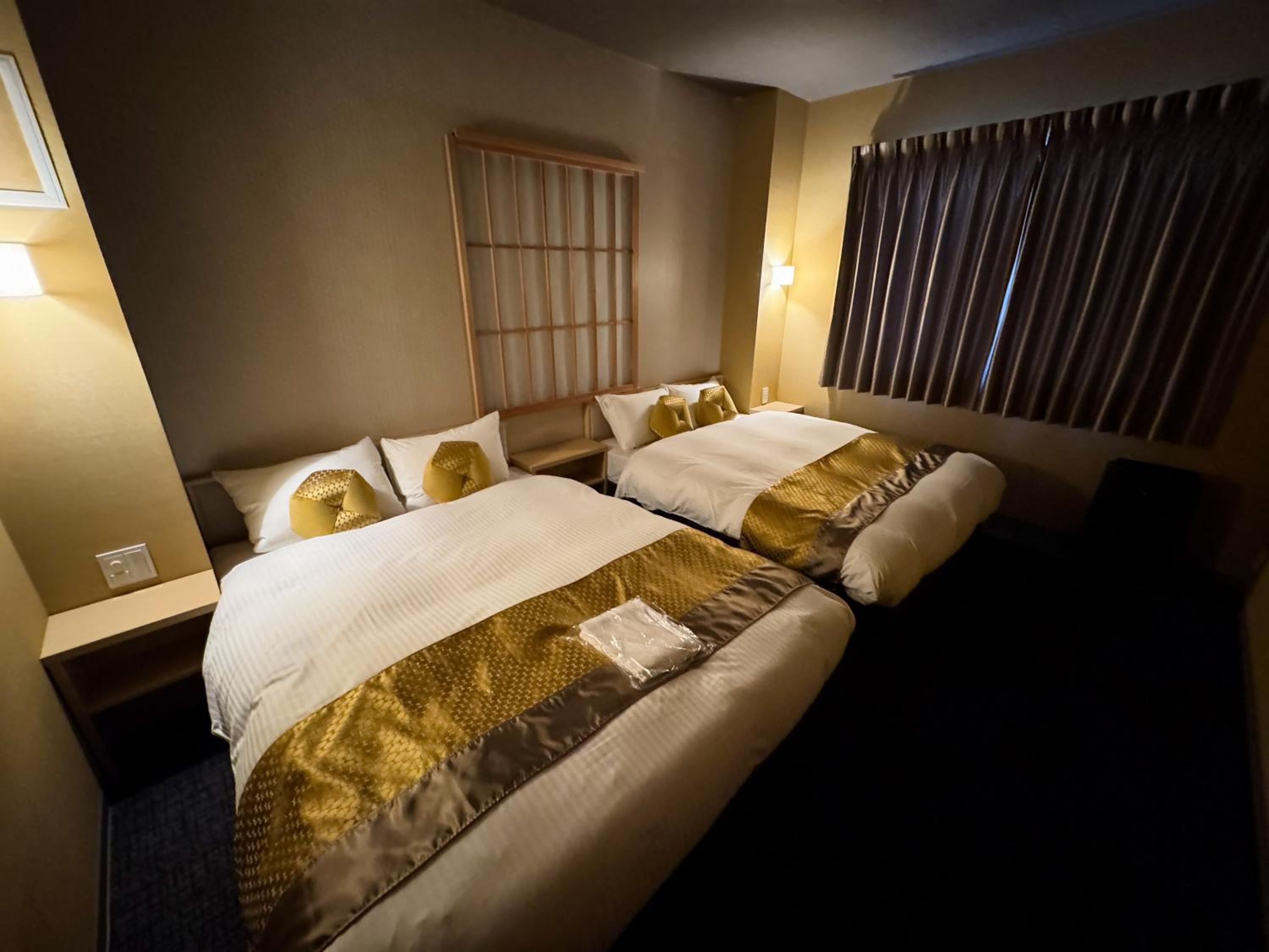Suite - Photo 1