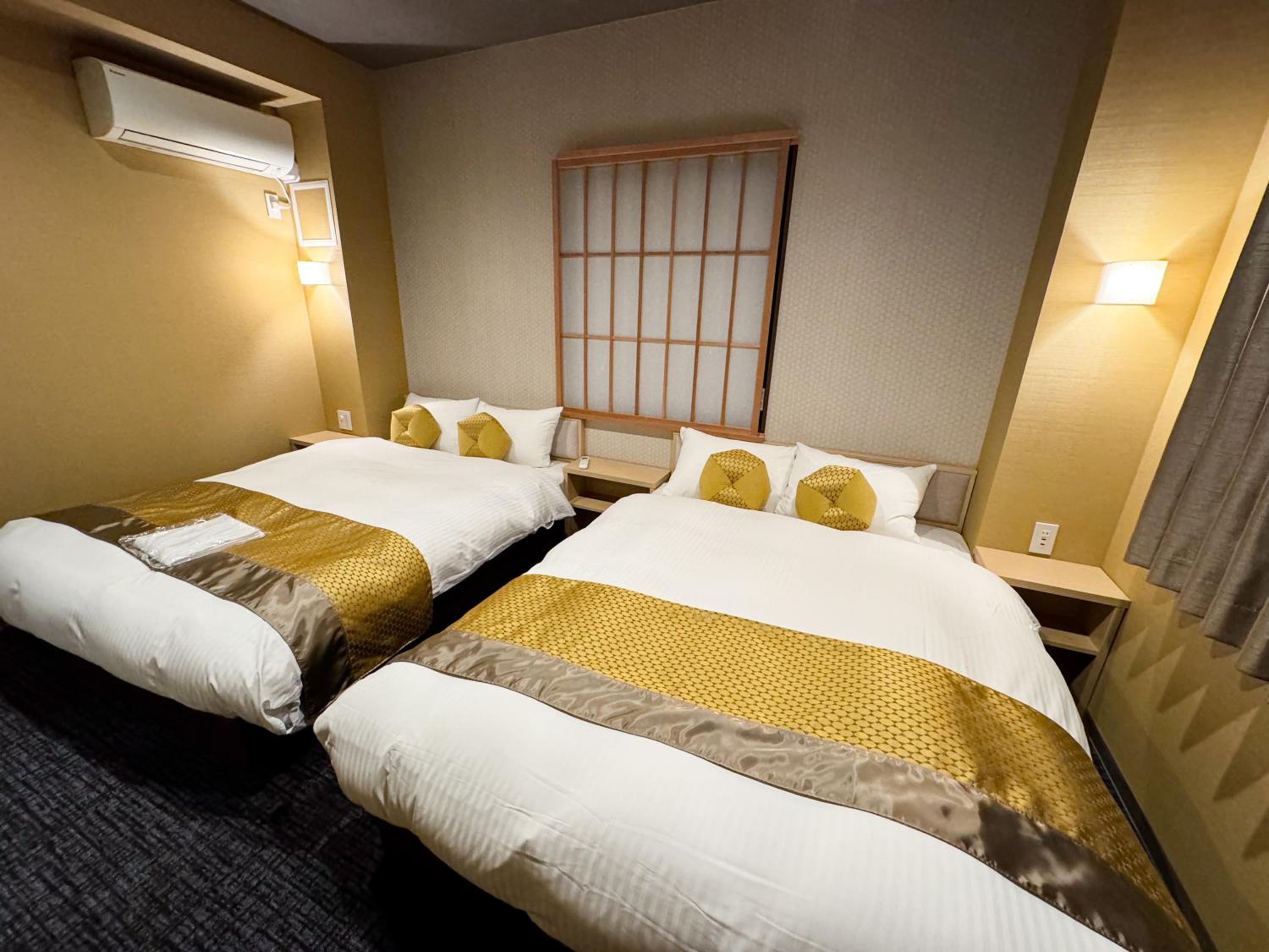 Suite - Photo 11