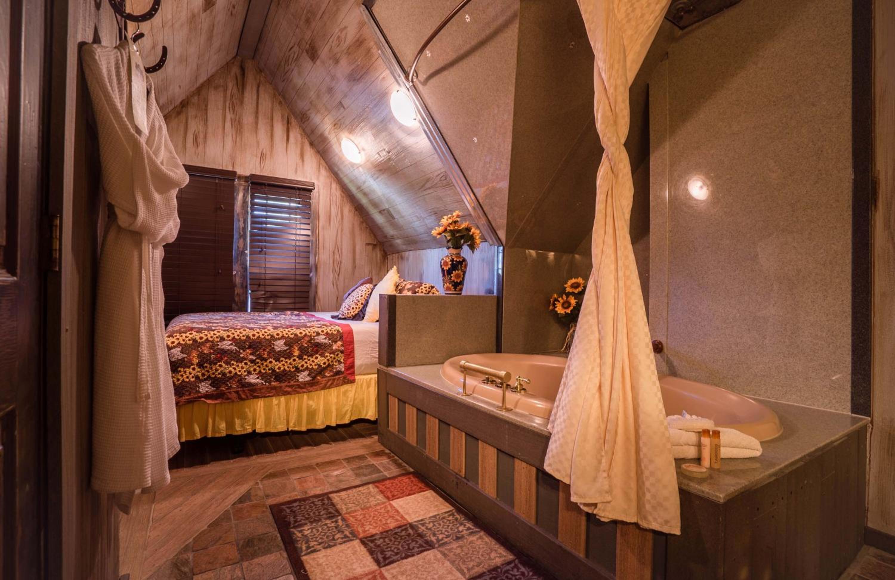 Queen Room with Spa Bath photo 2