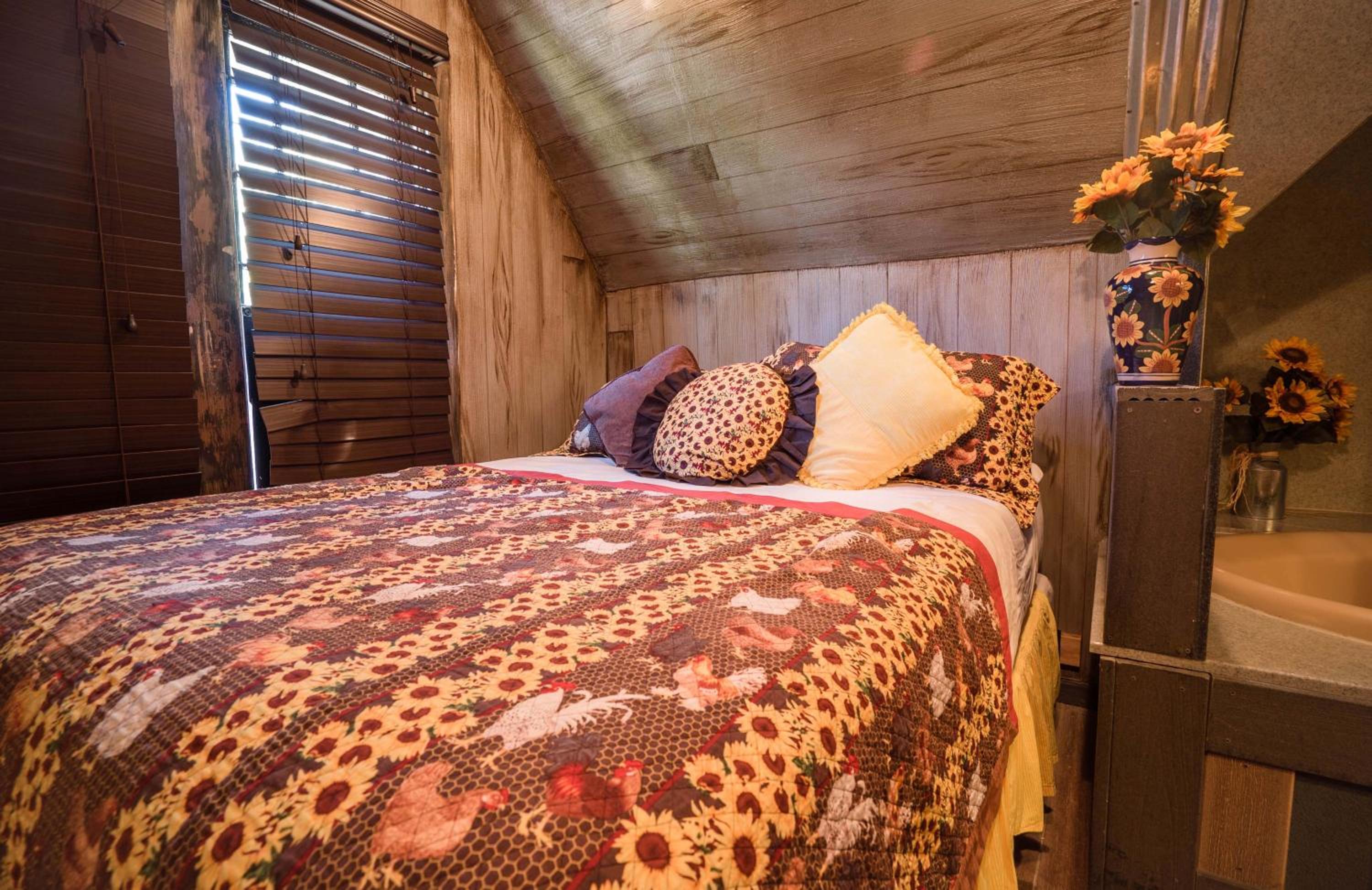 Queen Room with Spa Bath
