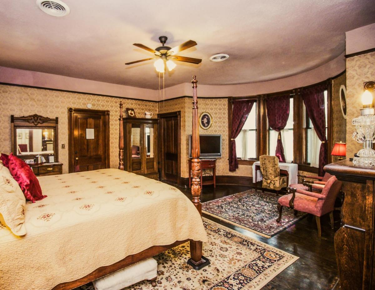 Deluxe King Room photo 1