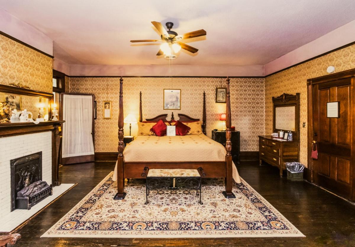 Deluxe King Room photo 3