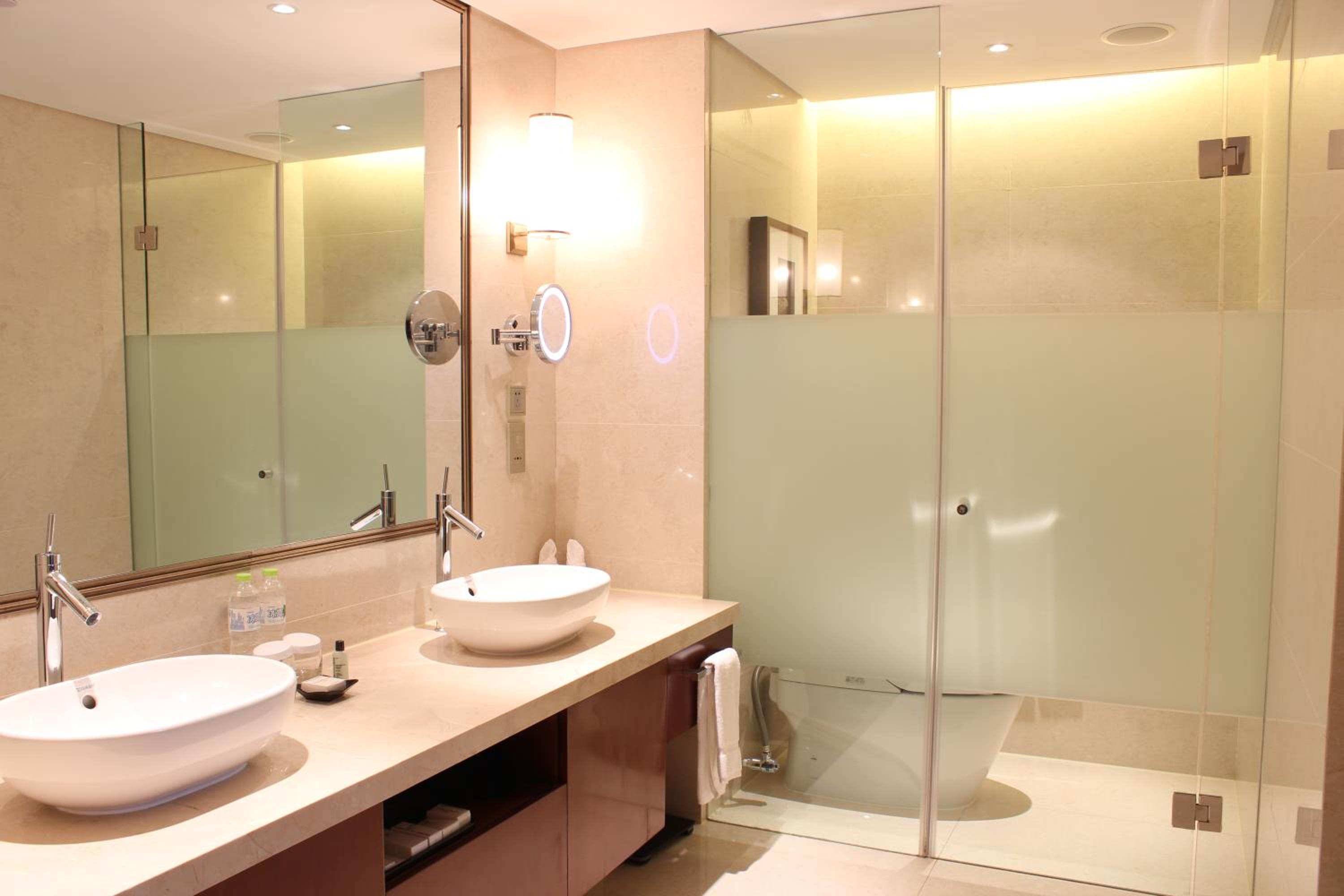 King Hilton Executive Room - Photo 2