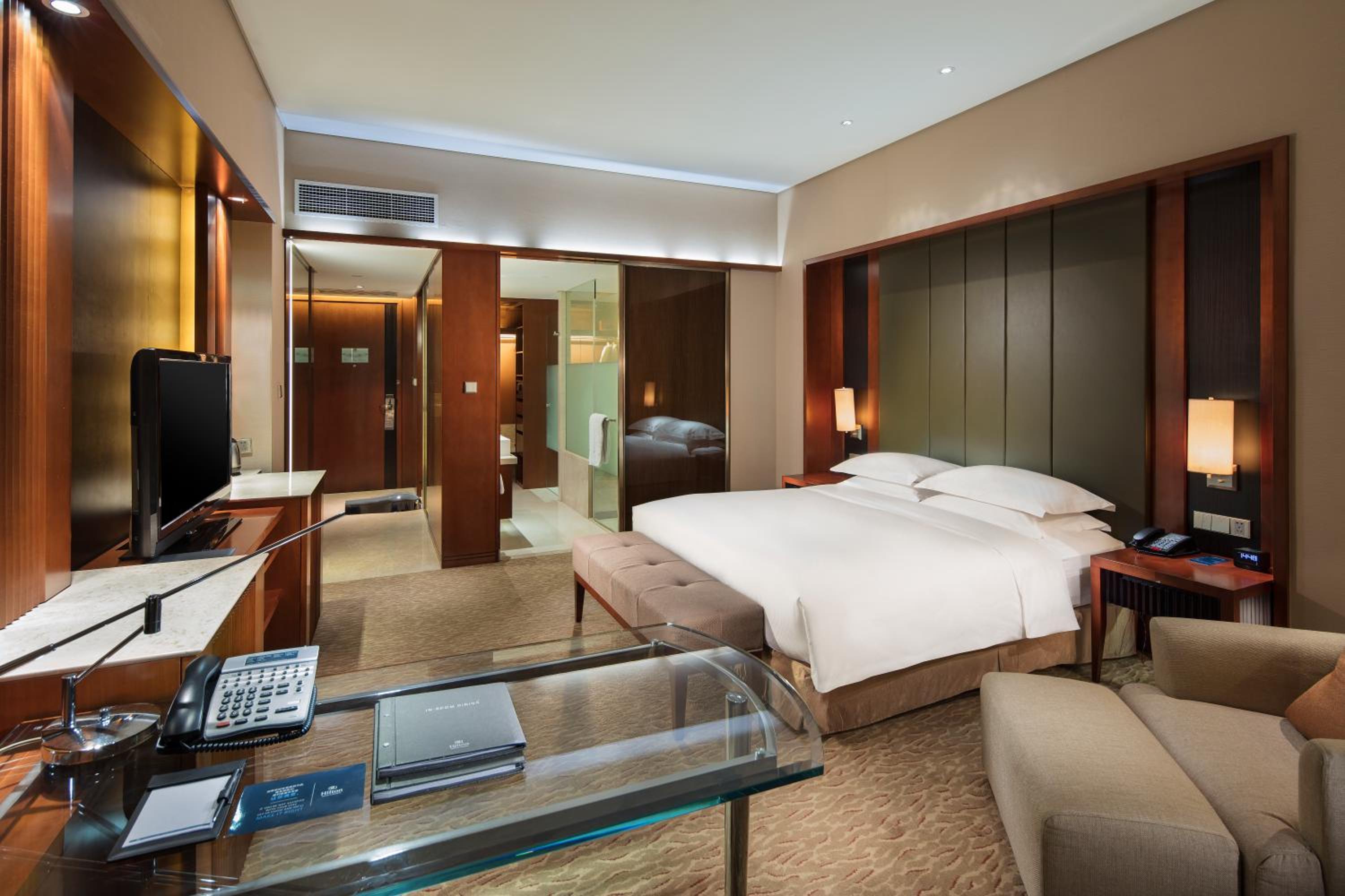 King Hilton Executive Room - Photo 1