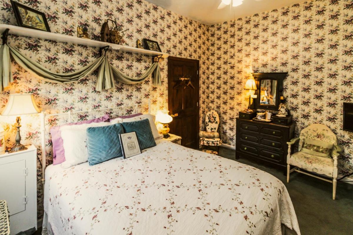 Double Room with Private Bathroom photo 1