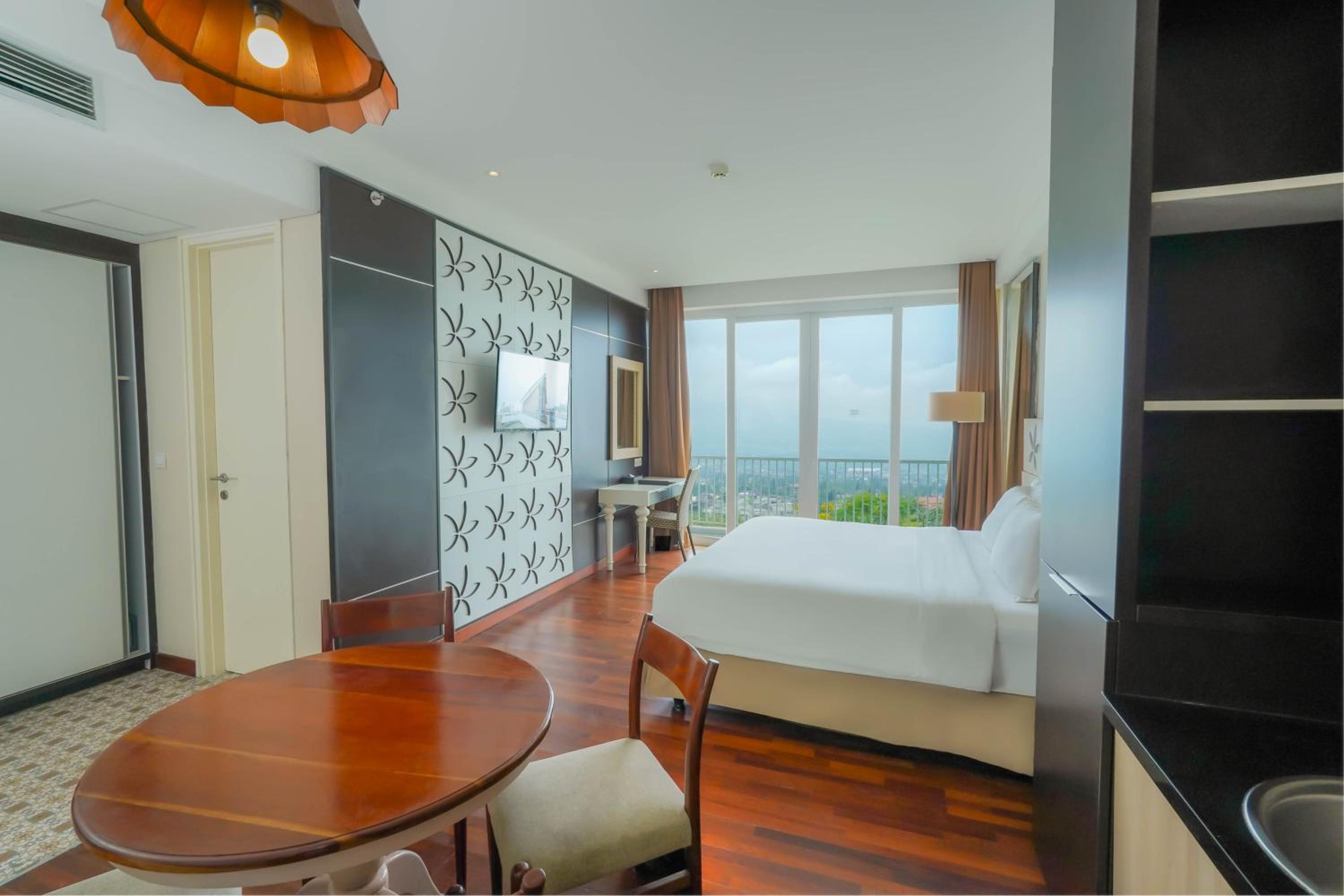 Junior Suite with Balcony photo 3