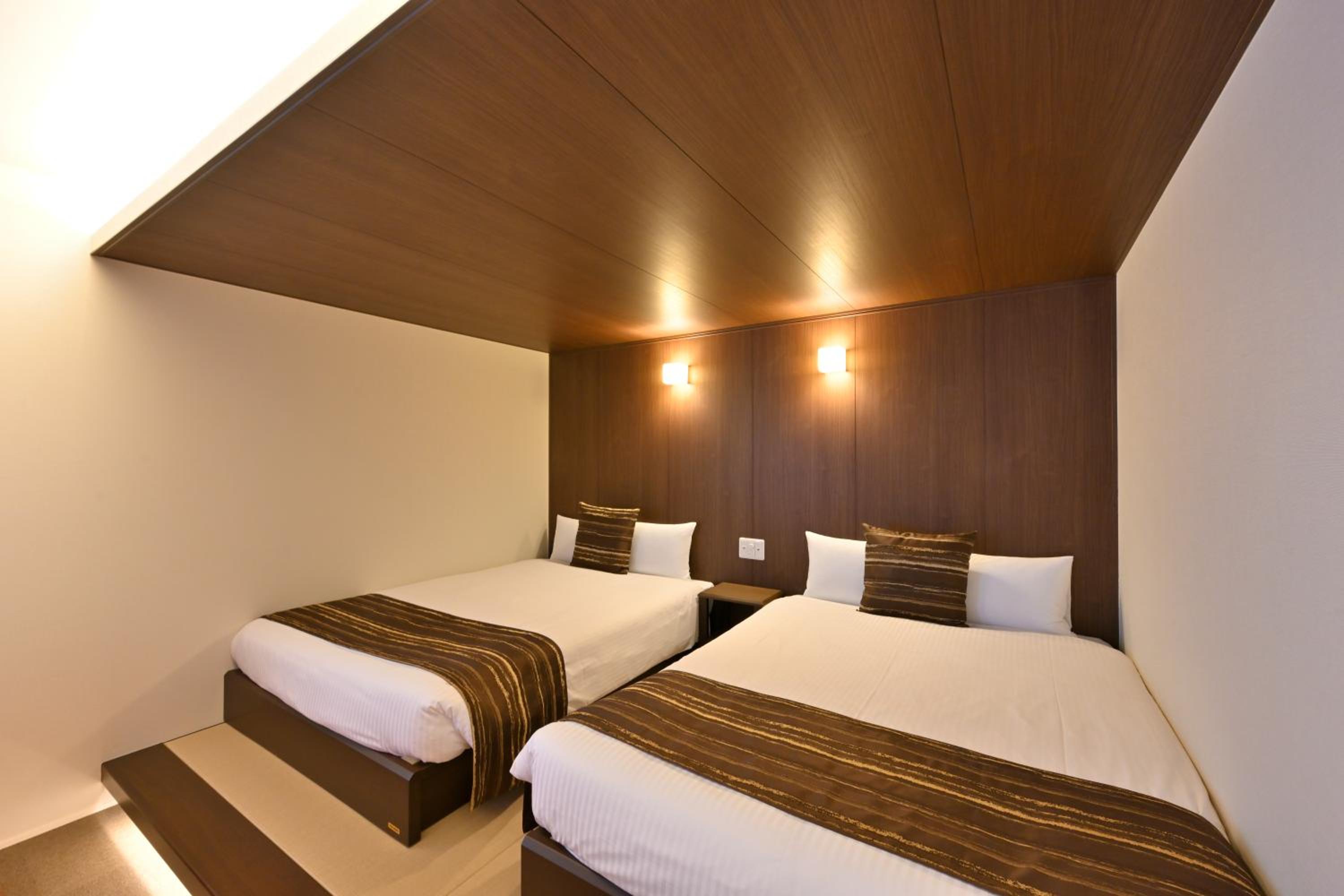 Executive Suite - Photo 12