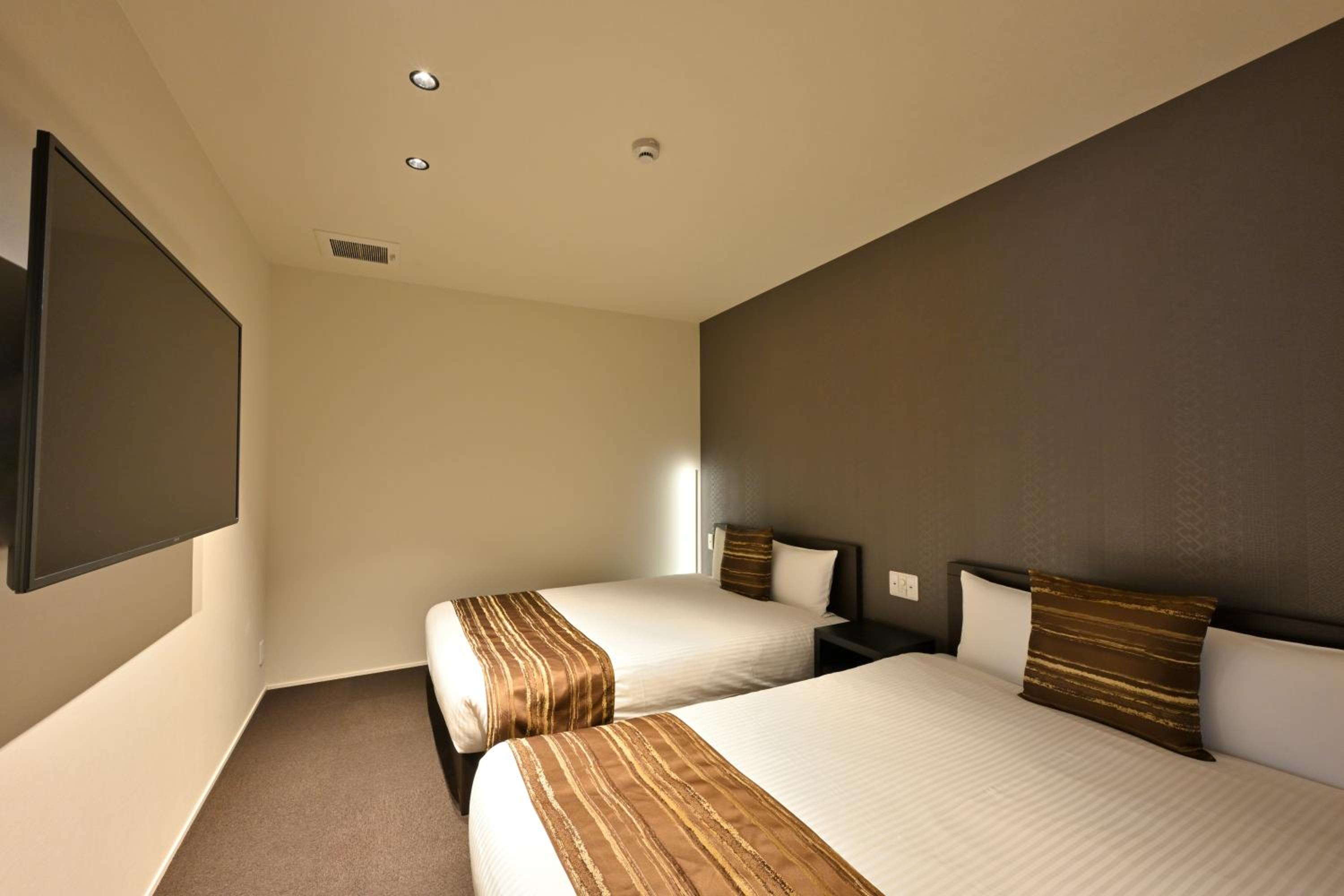 Executive Suite - Photo 11