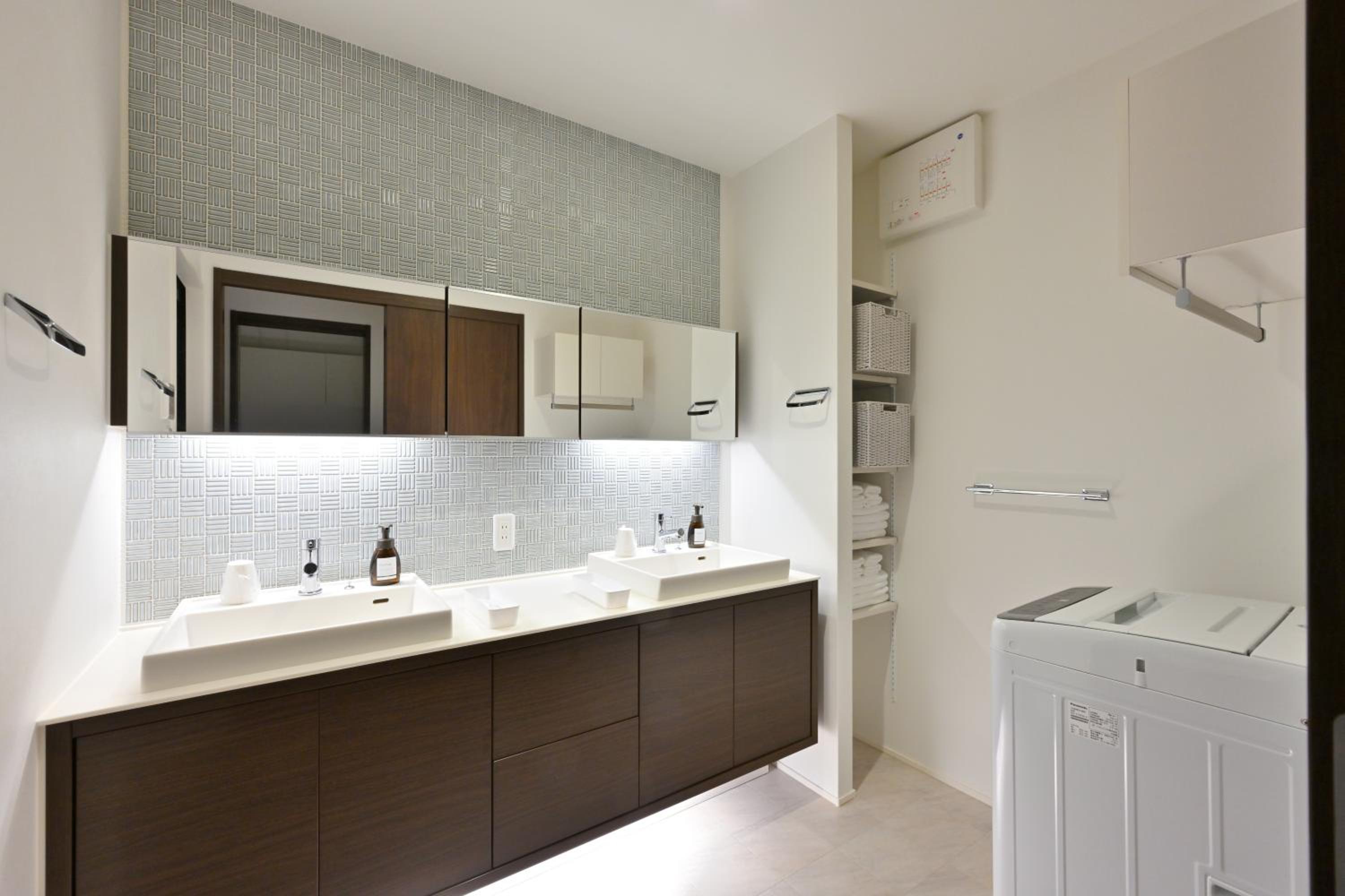 Executive Suite - Photo 17