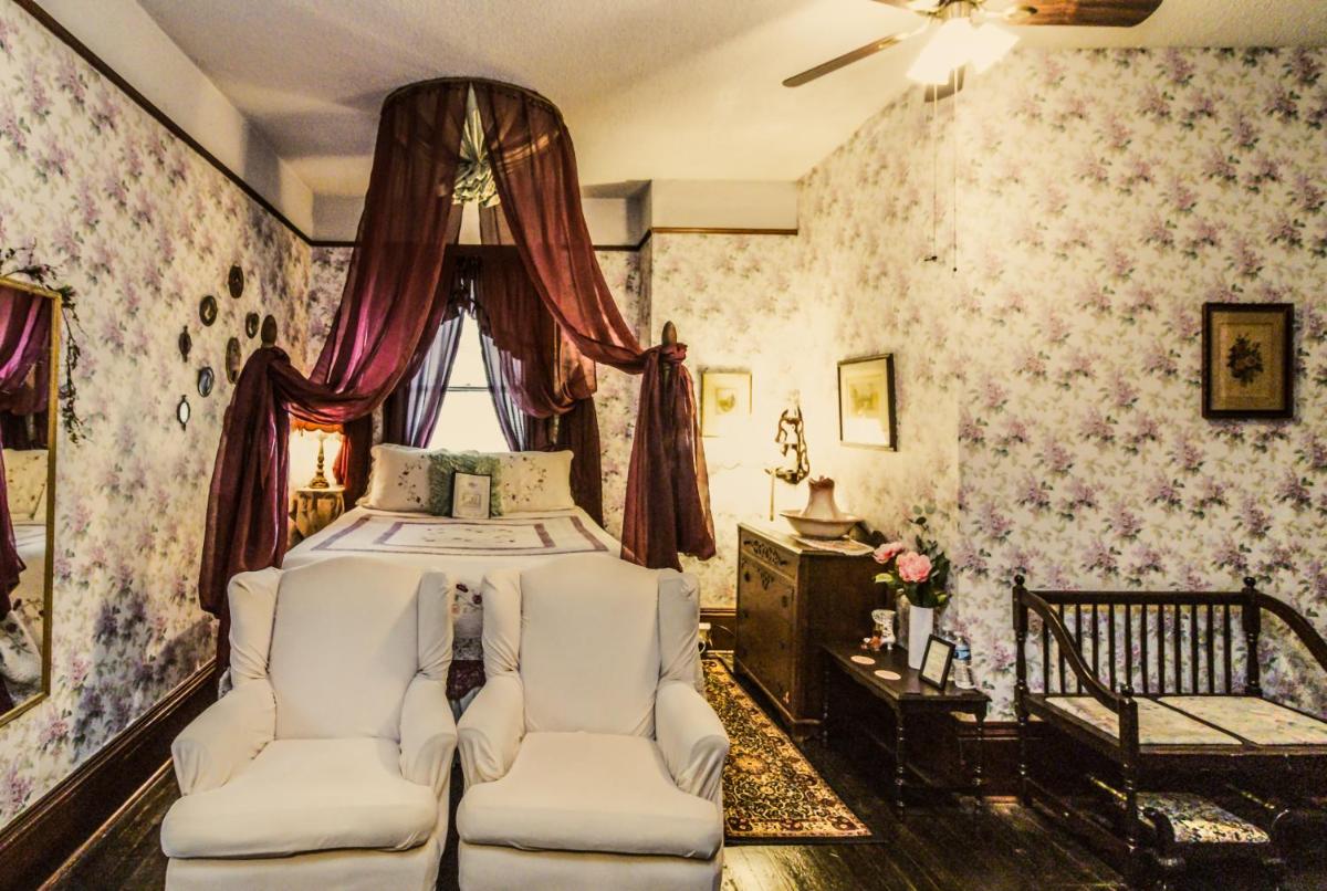 Double Room with Private Bathroom photo 3