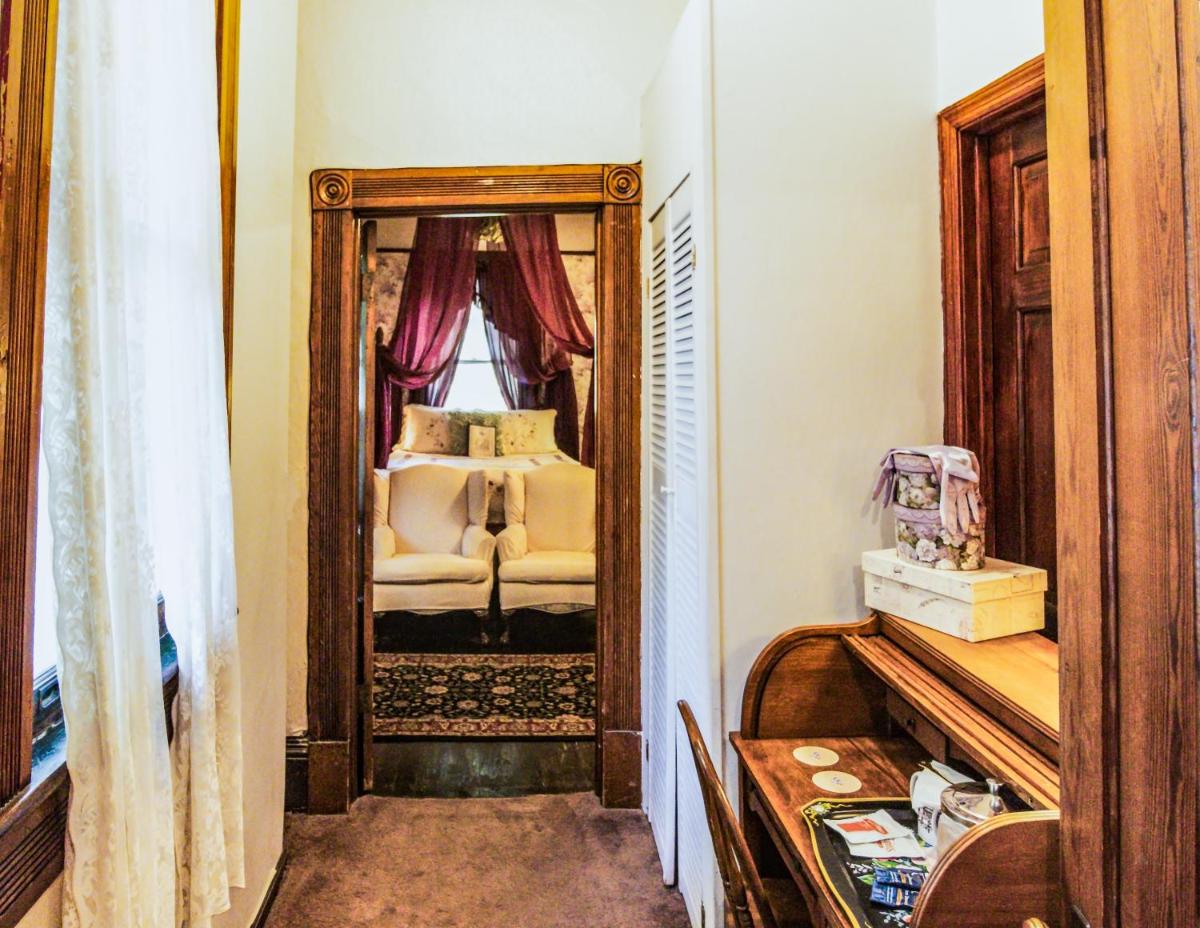 Double Room with Private Bathroom photo 2