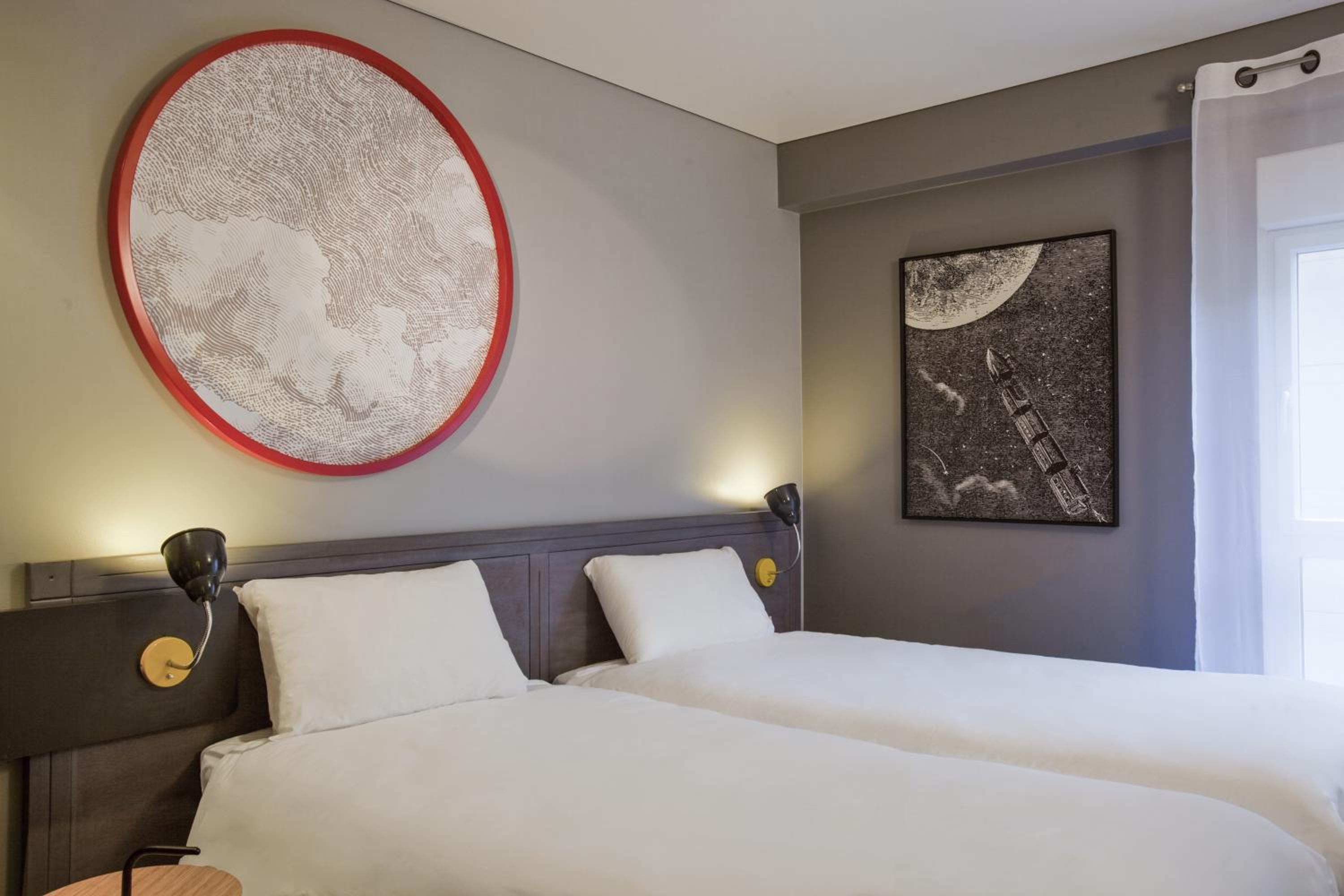 Standard Twin Room - Photo 1