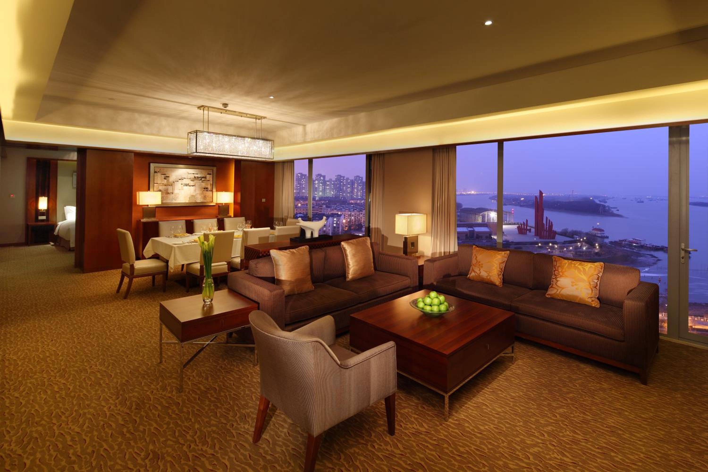 King Deluxe River View Room - Photo 2