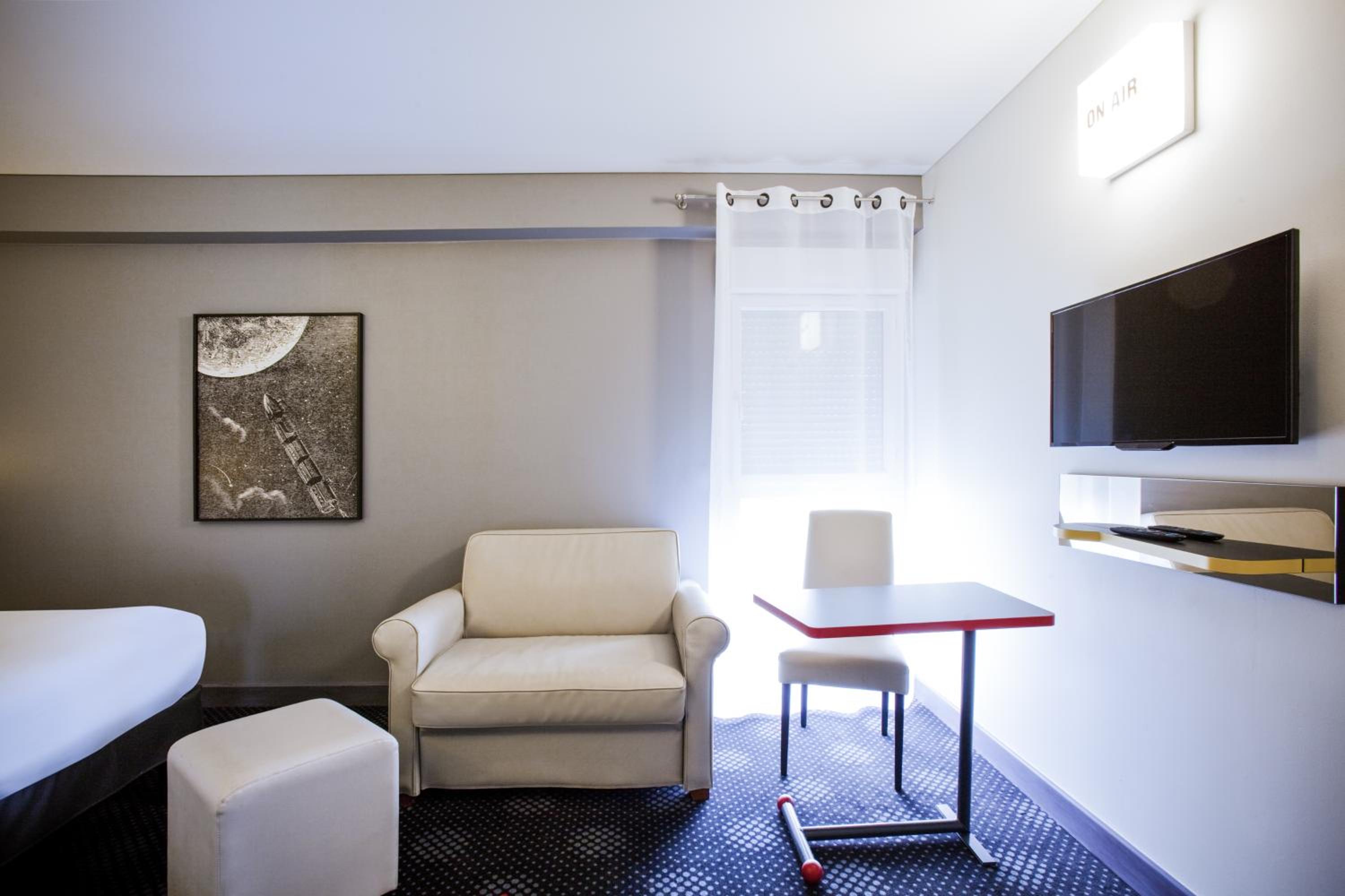 Standard Double Room - Photo 3