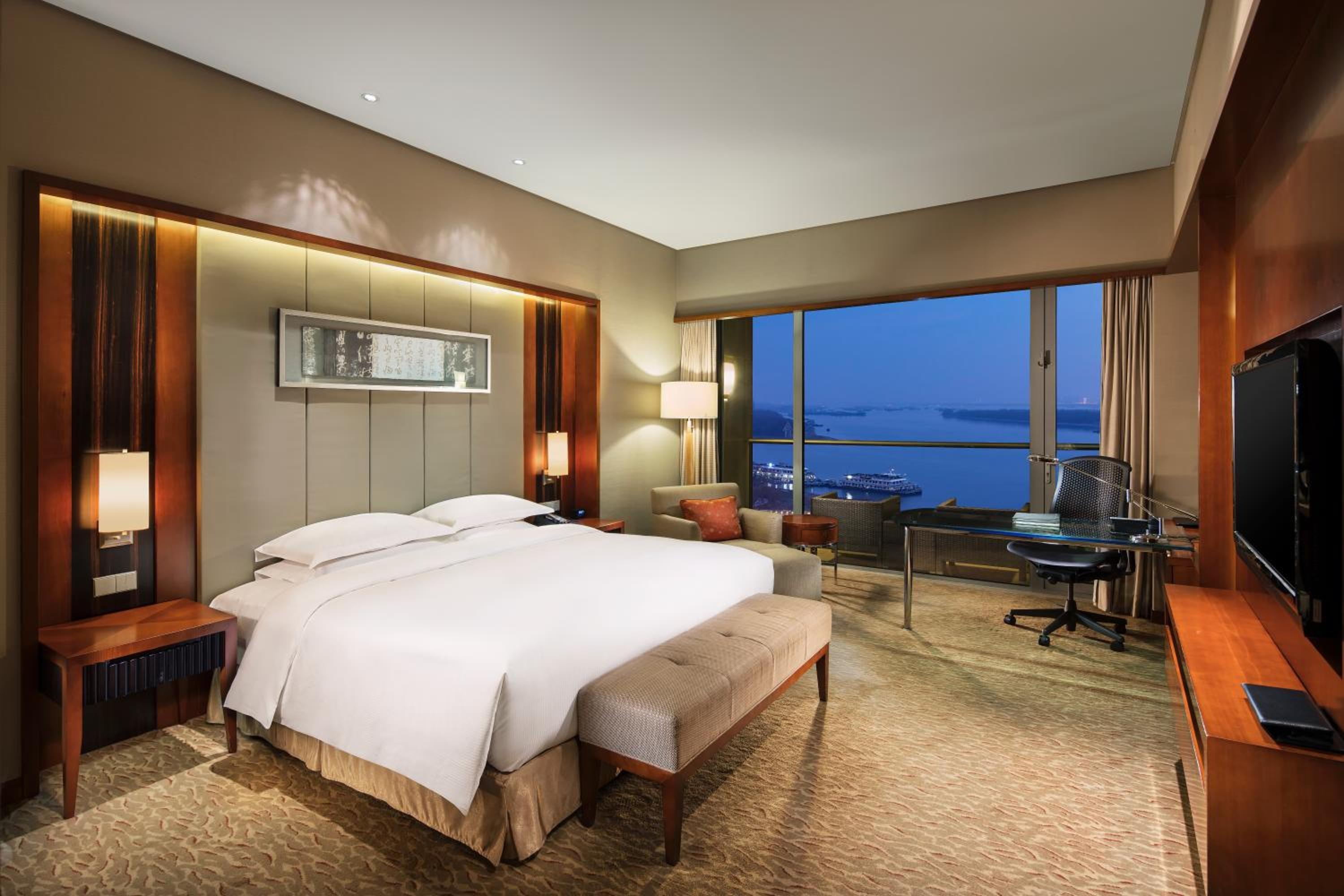 King Deluxe River View Room - Photo 1