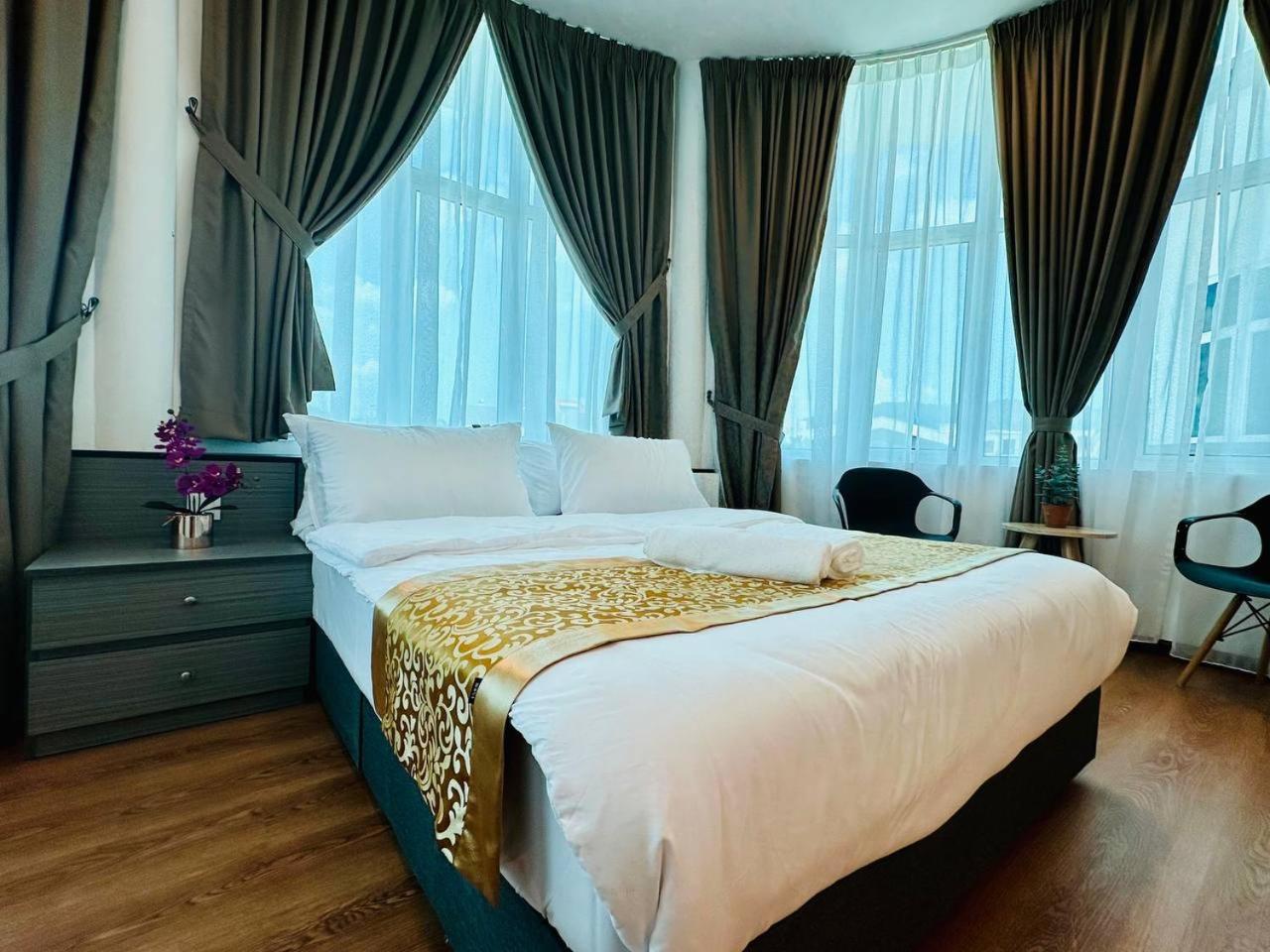 Suite - Photo 3