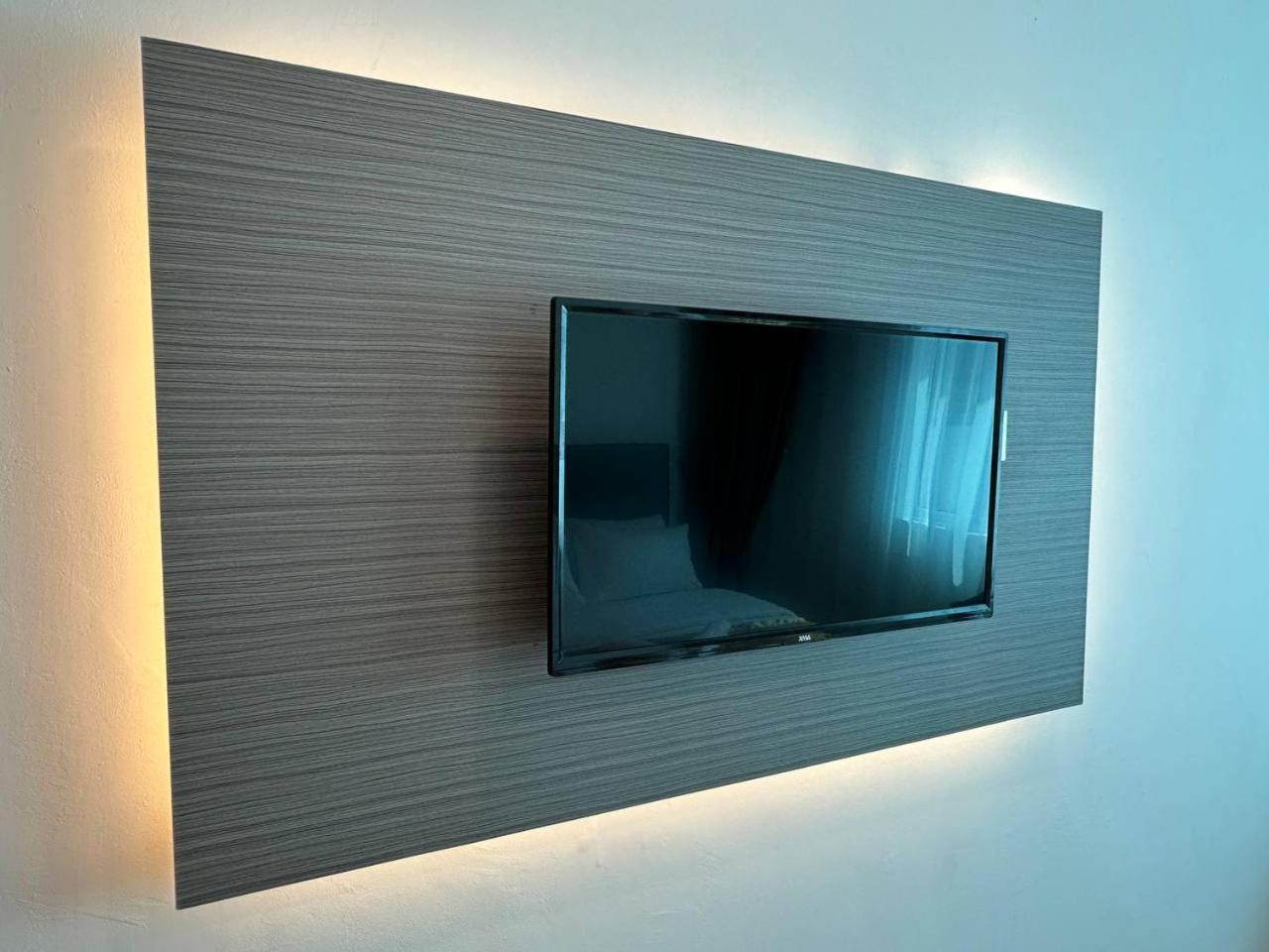 Suite - Photo 1