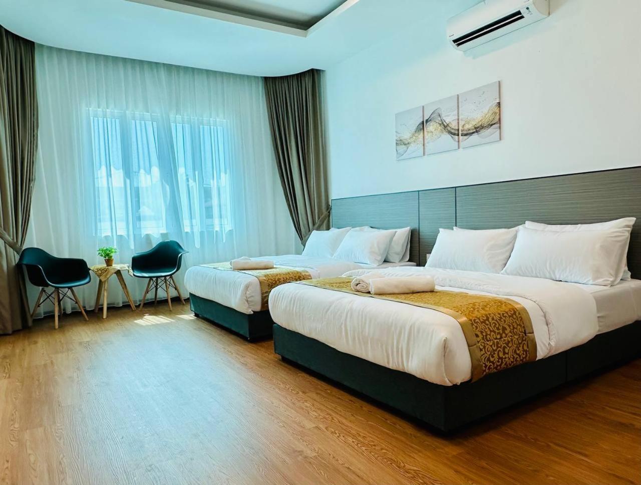 Deluxe Queen Room - Photo 1