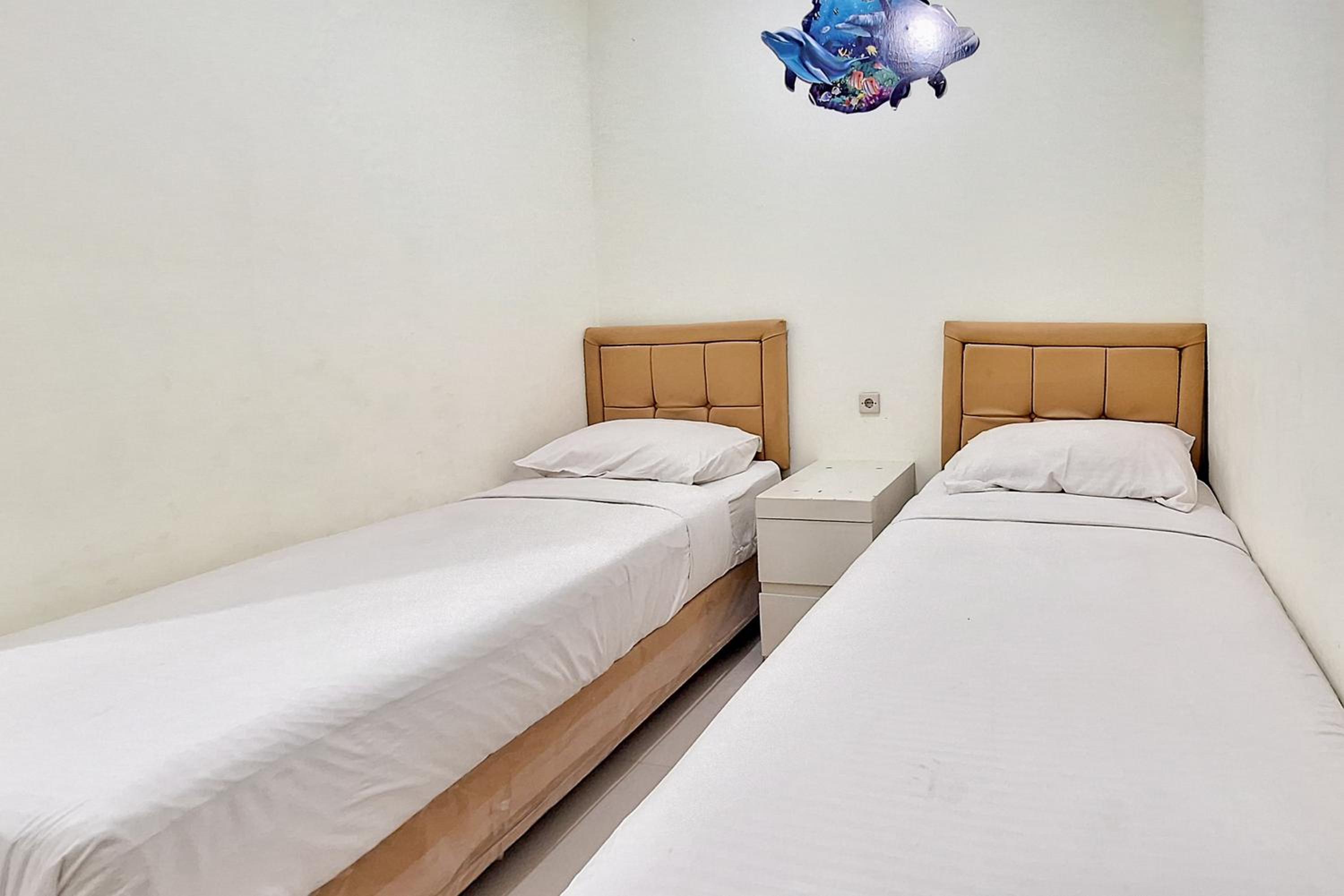 Standard Twin Room - Photo 6