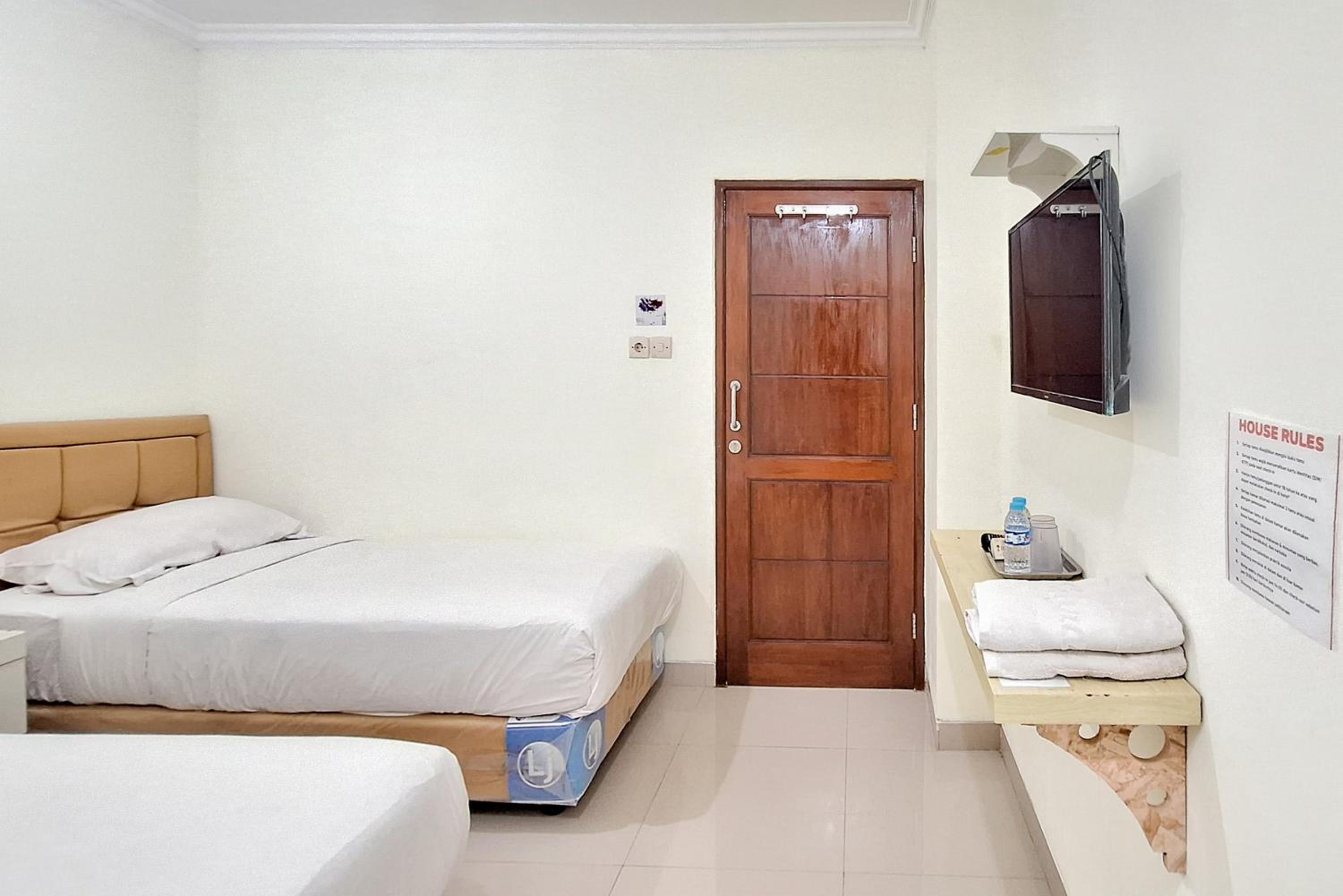 Standard Twin Room - Photo 4