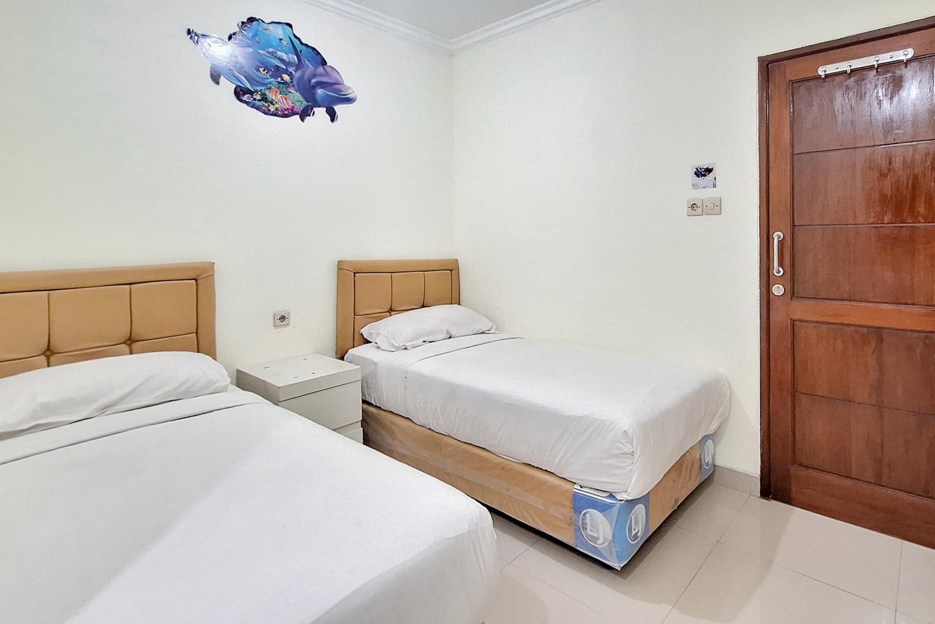 Standard Twin Room - Photo 7