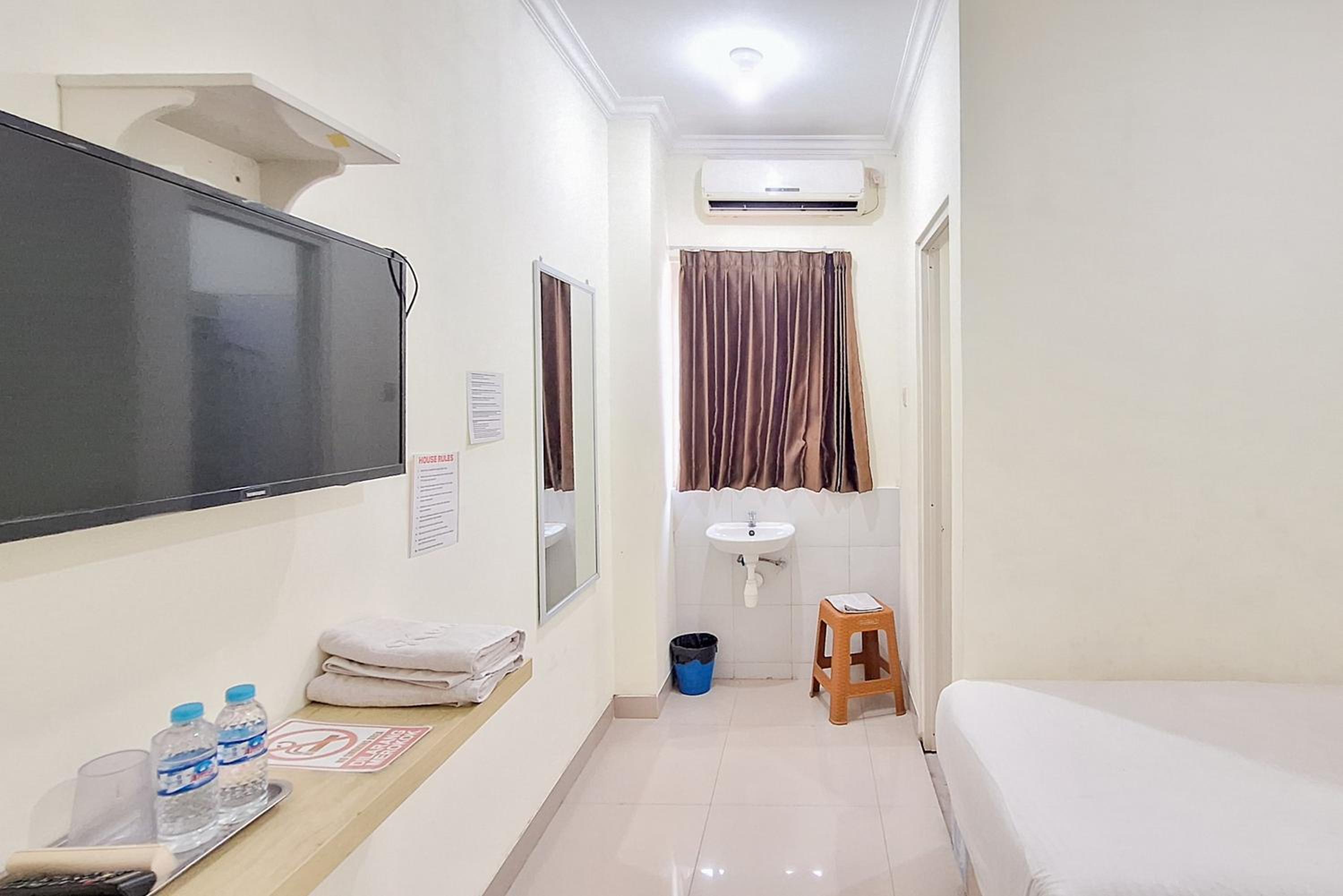 Standard Twin Room - Photo 3