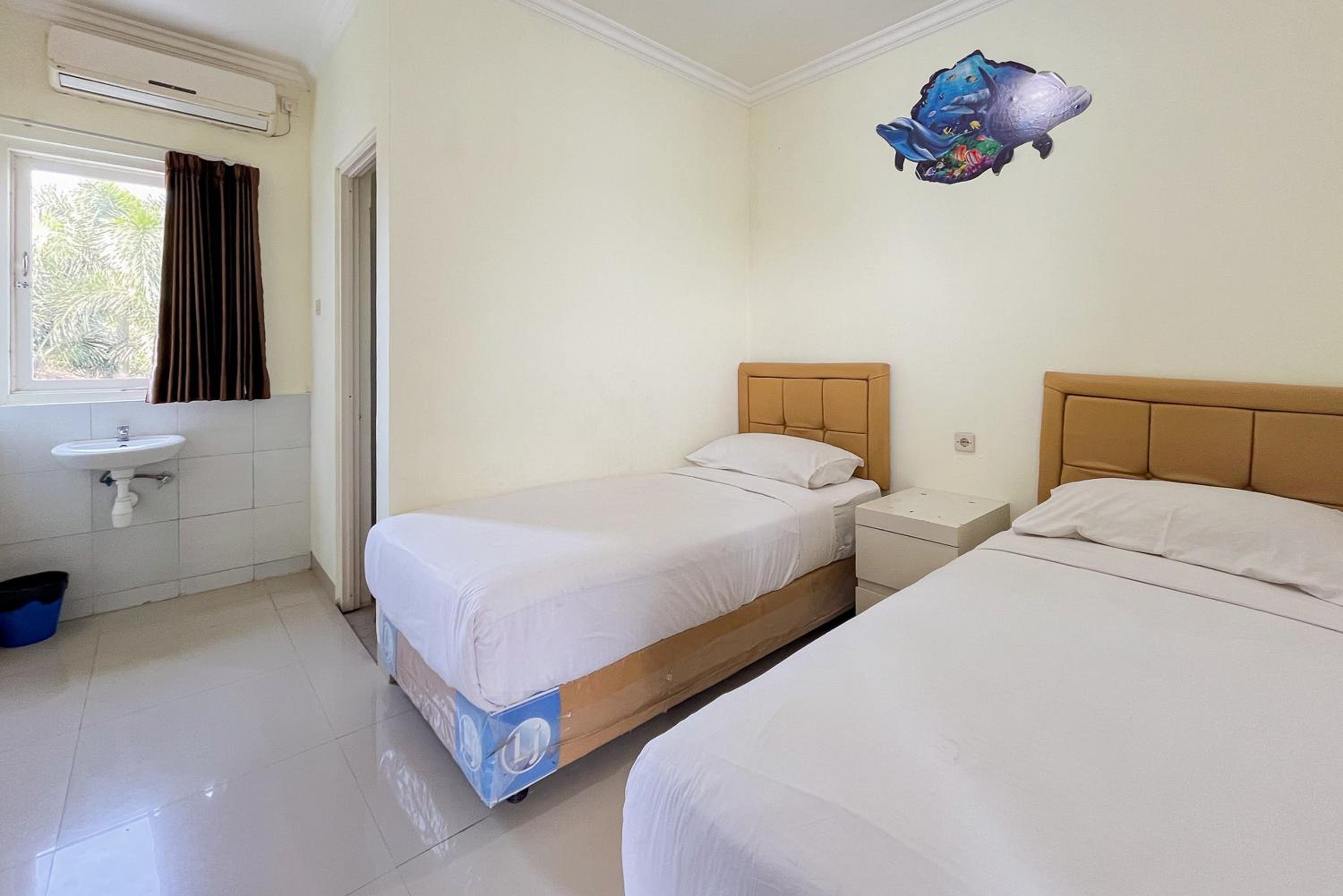Standard Twin Room - Photo 2