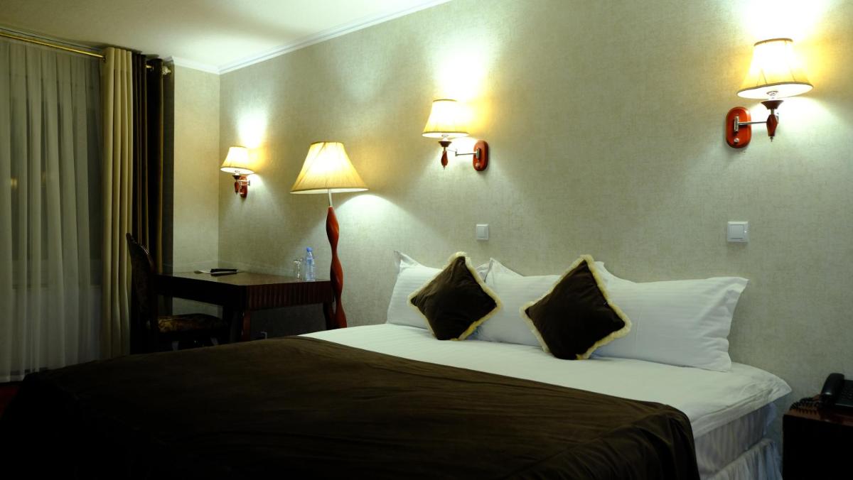 One-Bedroom Suite photo 1