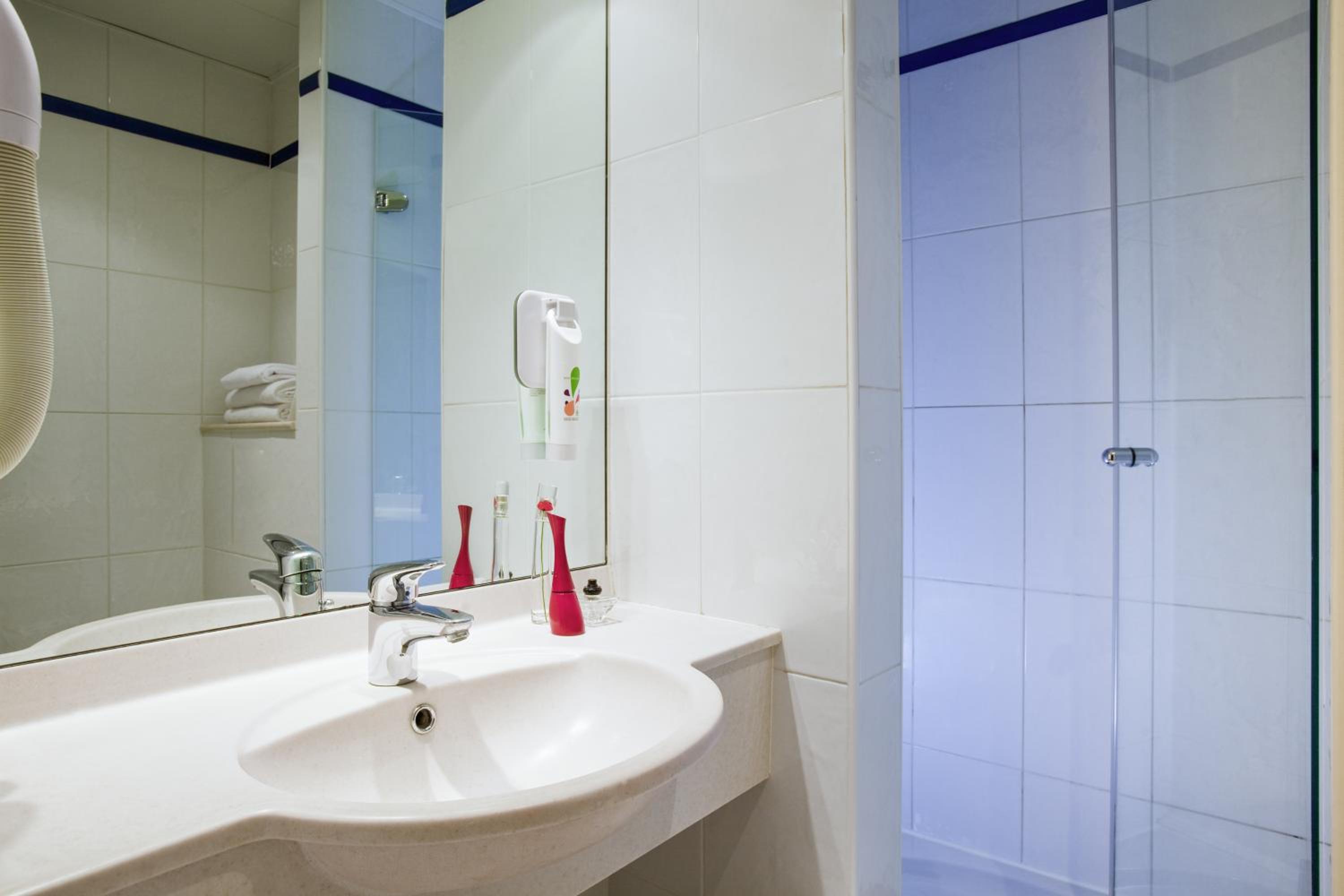 Standard Double Room - Photo 4