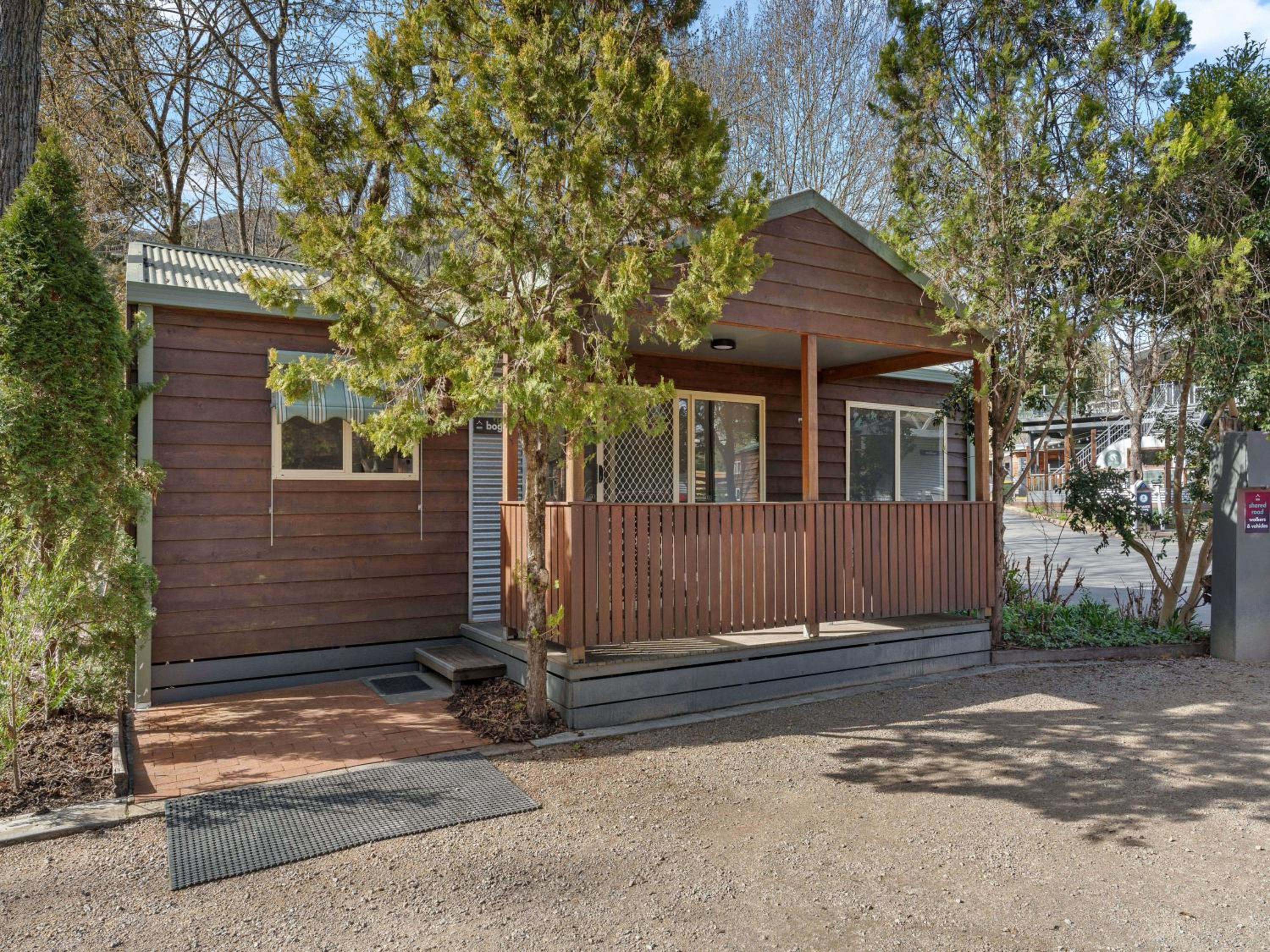 Pet Friendly Two Bedroom Spa Cabin photo 3
