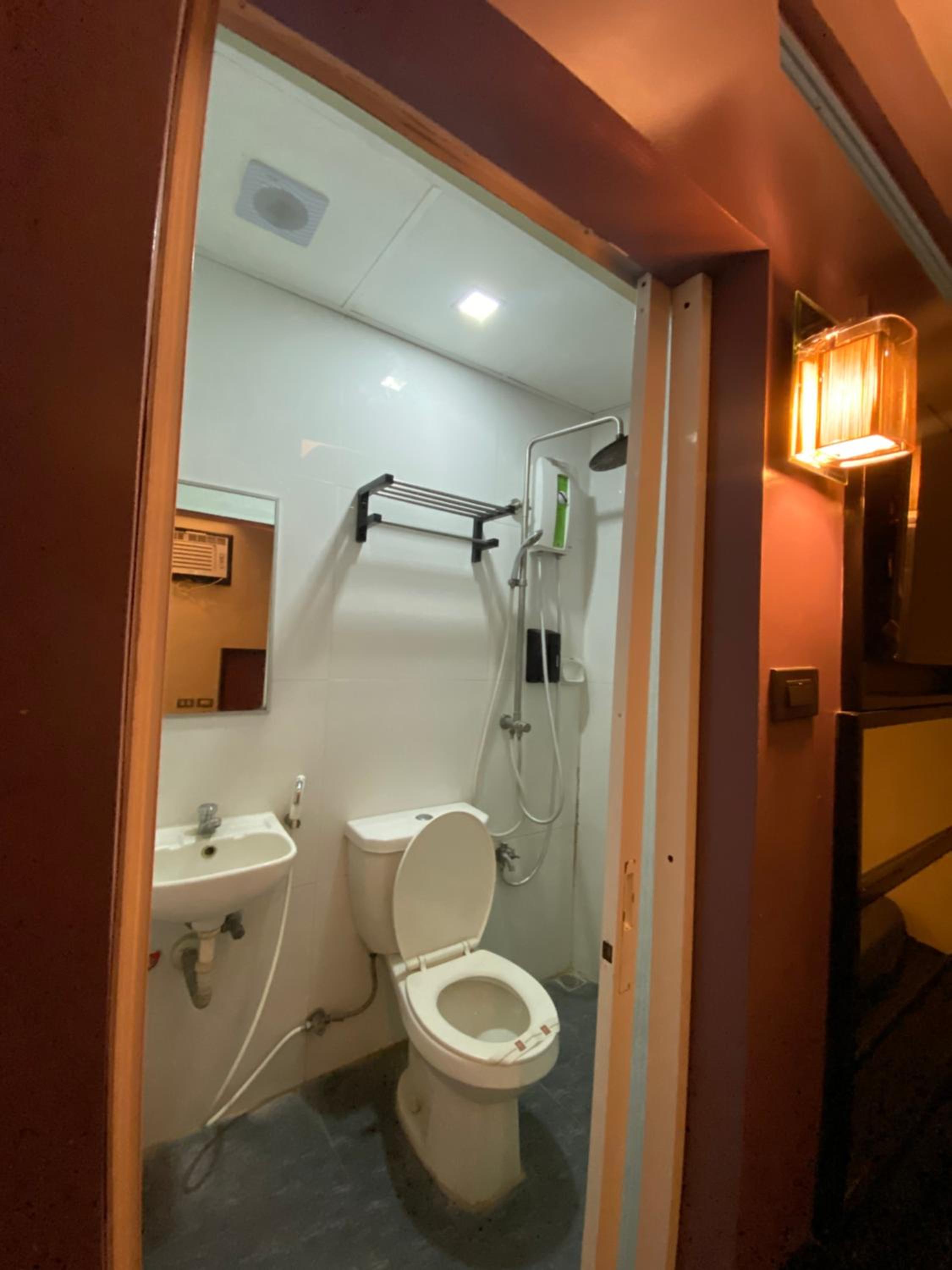 Small Double Room - Photo 5
