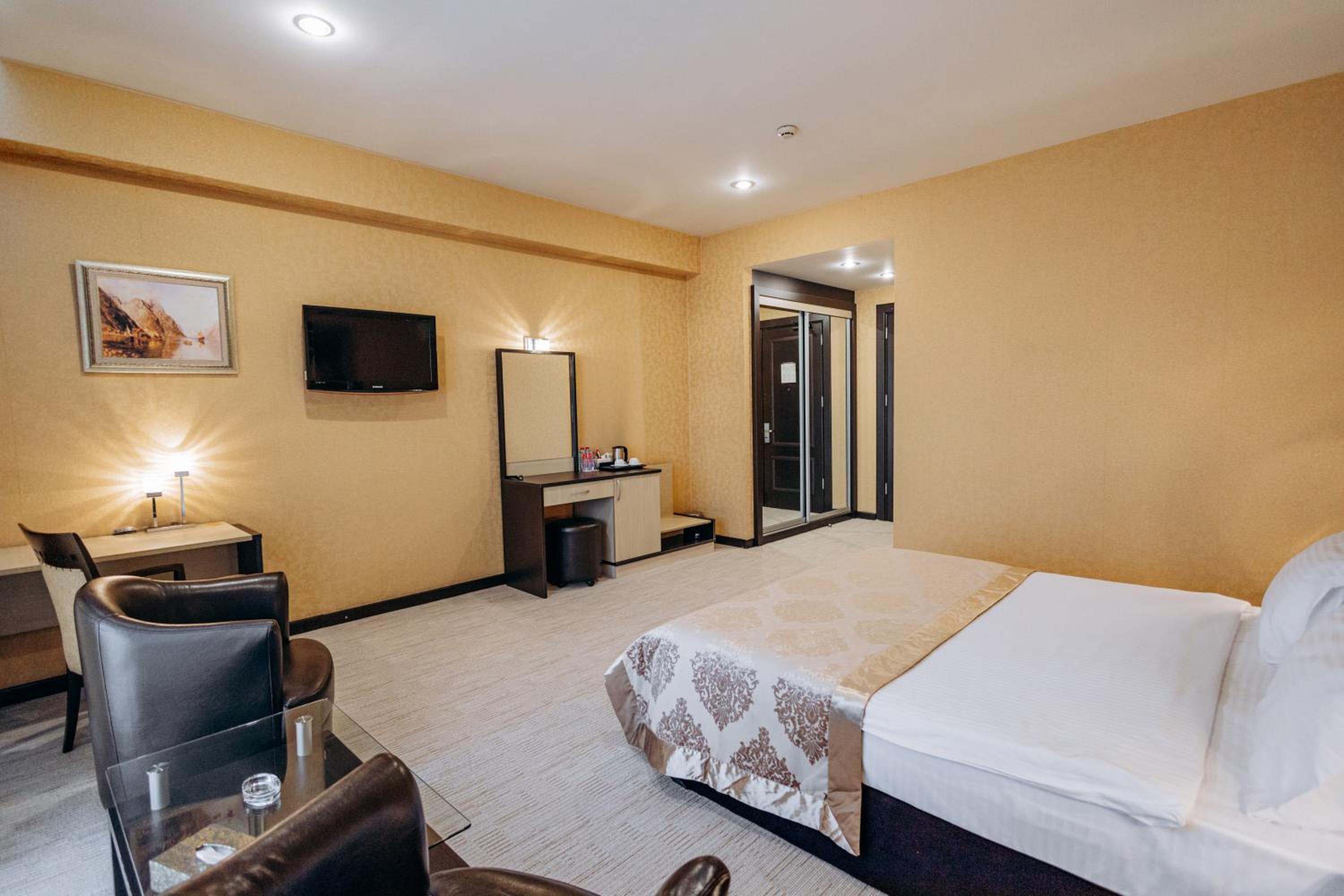 Business Double Room - Smoking - Photo 4
