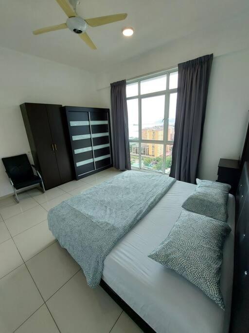 Three-Bedroom Apartment photo 3
