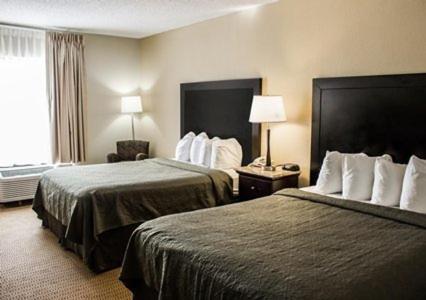 Queen Room with Two Queen Beds - Non-Smoking - Photo 1
