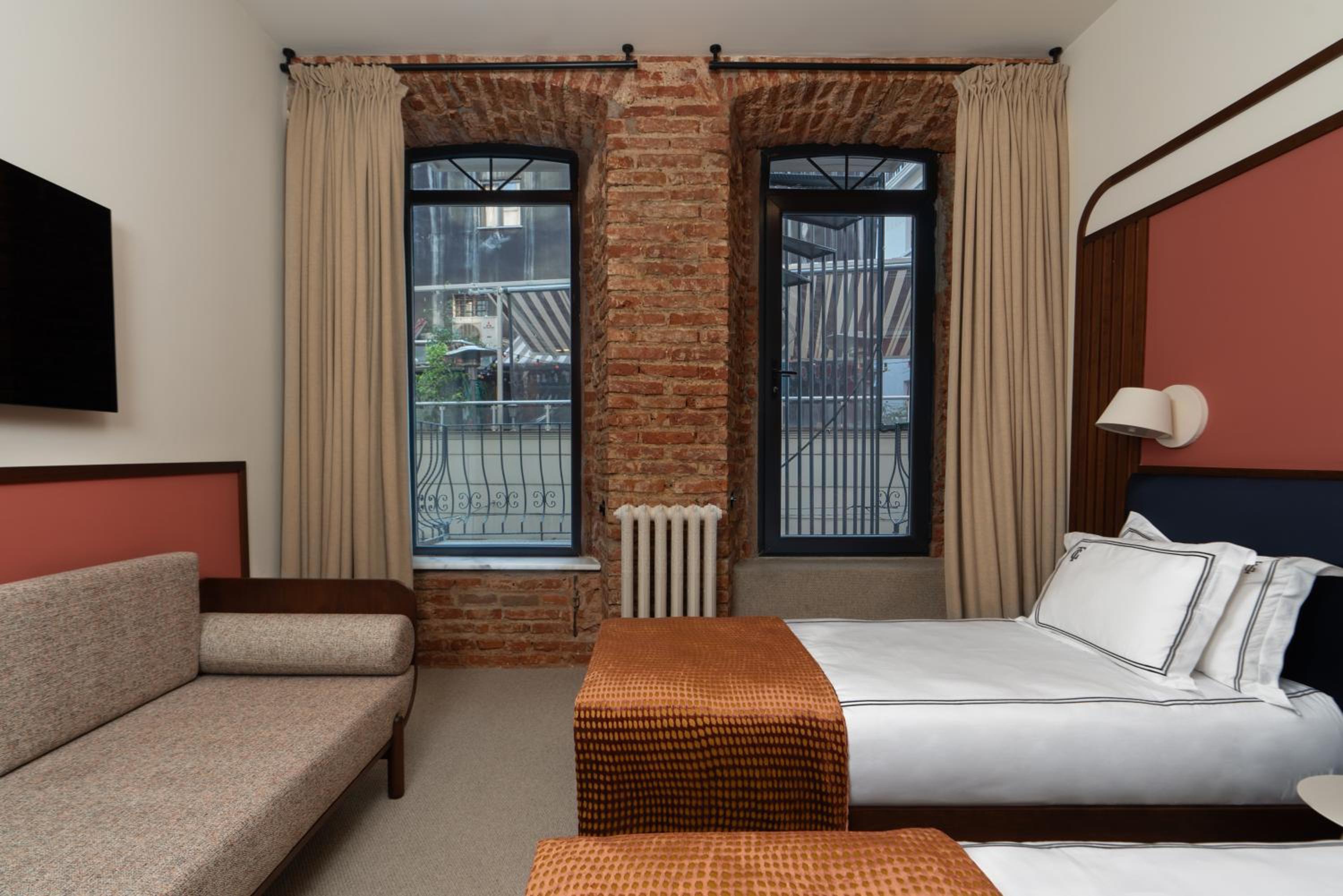 Deluxe Double Room with Balcony photo 1