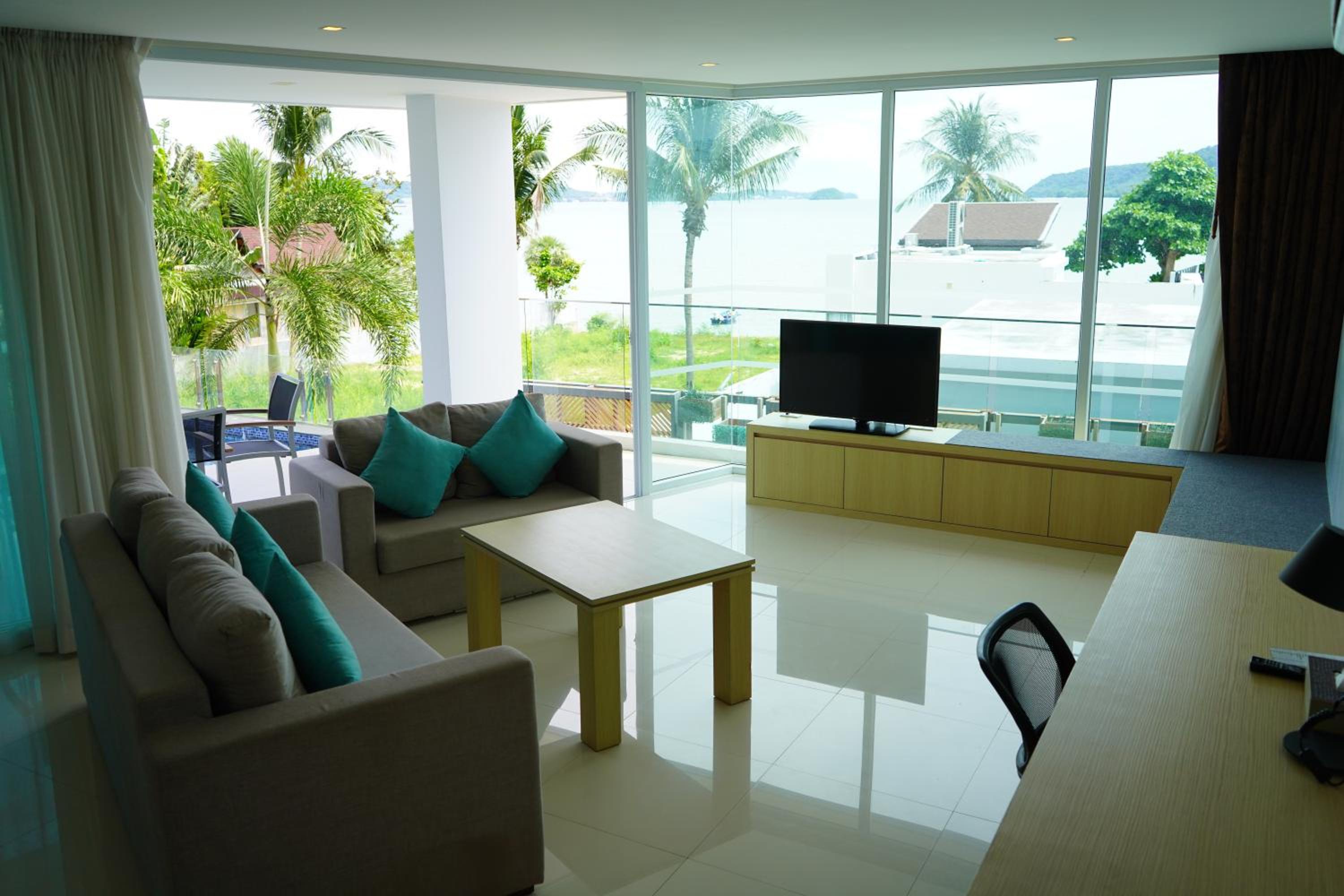 Two Bedroom Suite Pool Access - Photo 1