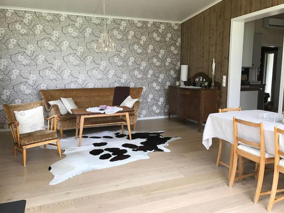 Three-Bedroom House photo 1
