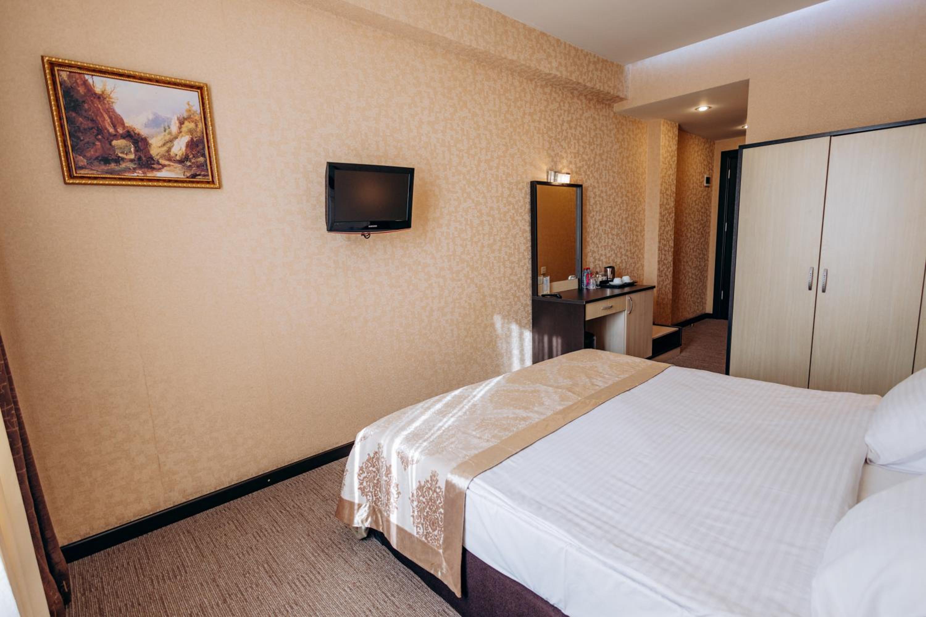 Standard Double Room - Photo 3