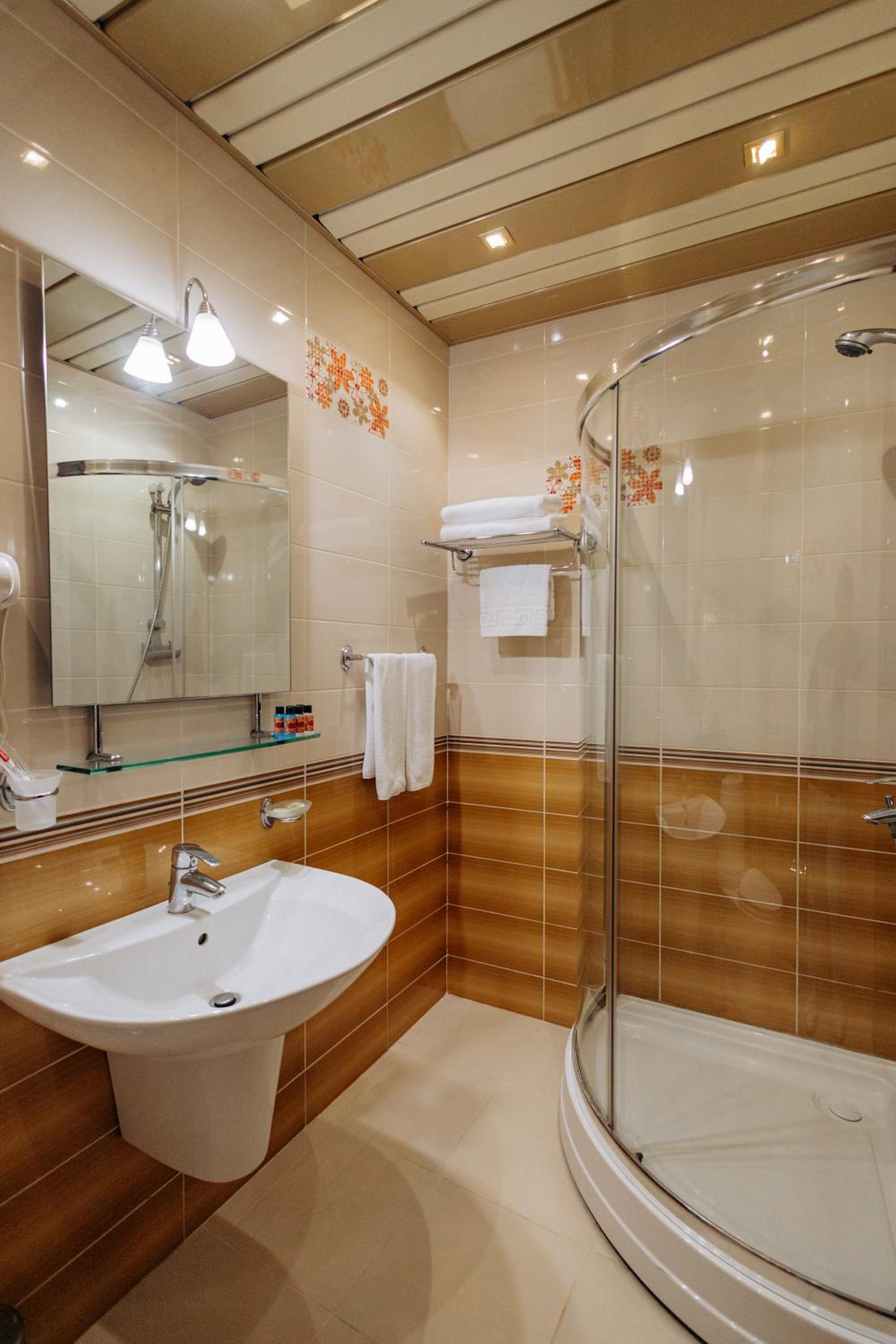 Twin Room - Non-Smoking - Photo 8
